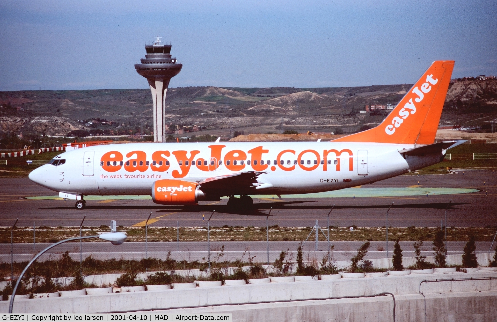 G-EZYI, 1998 Boeing 737-33V C/N 29333, Madrid 10.4.2001