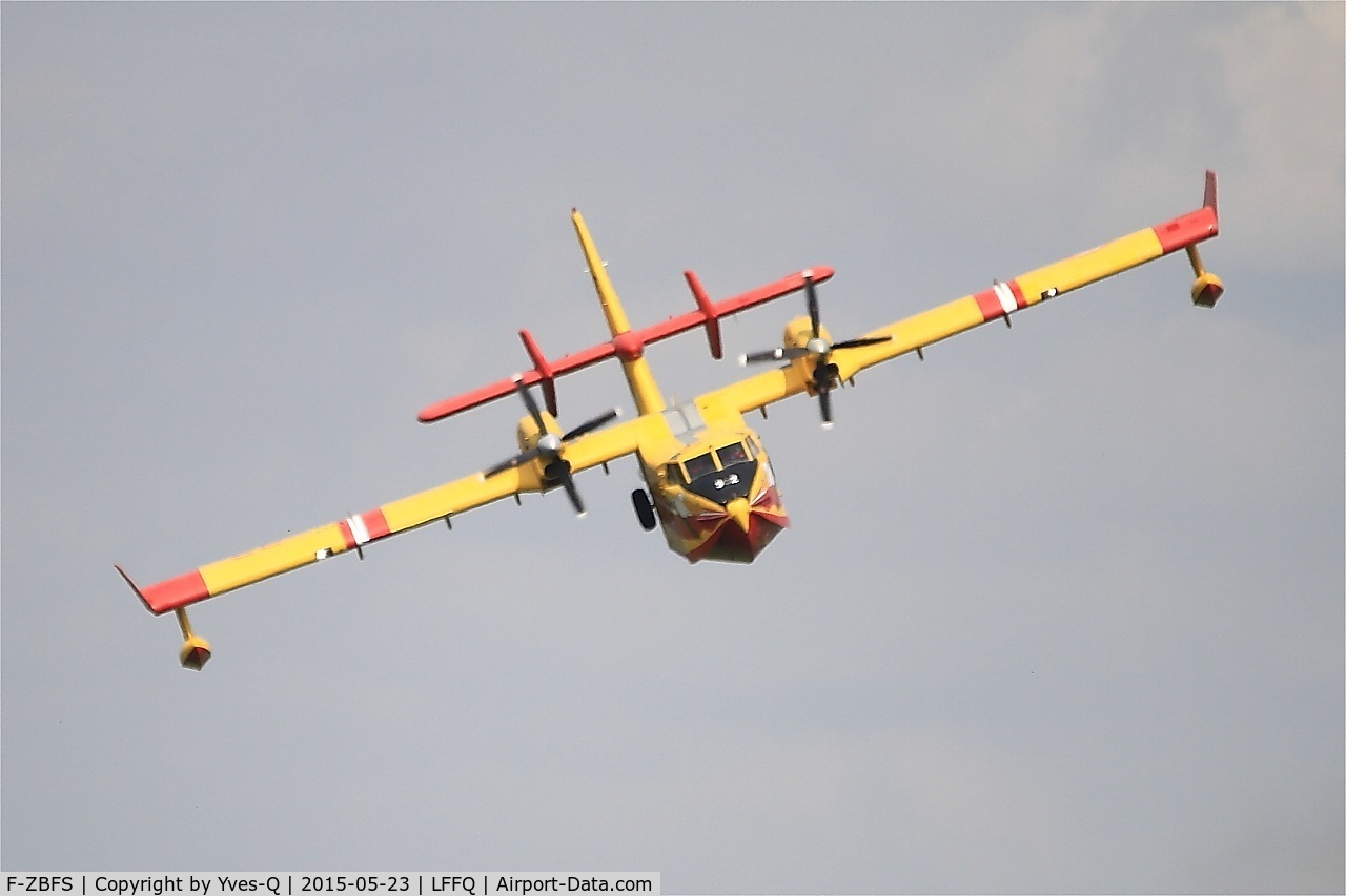 F-ZBFS, Canadair CL-215-6B11 CL-415 C/N 2001, Canadair CL-415, On display, La Ferté-Alais airfield (LFFQ) Air show 2015