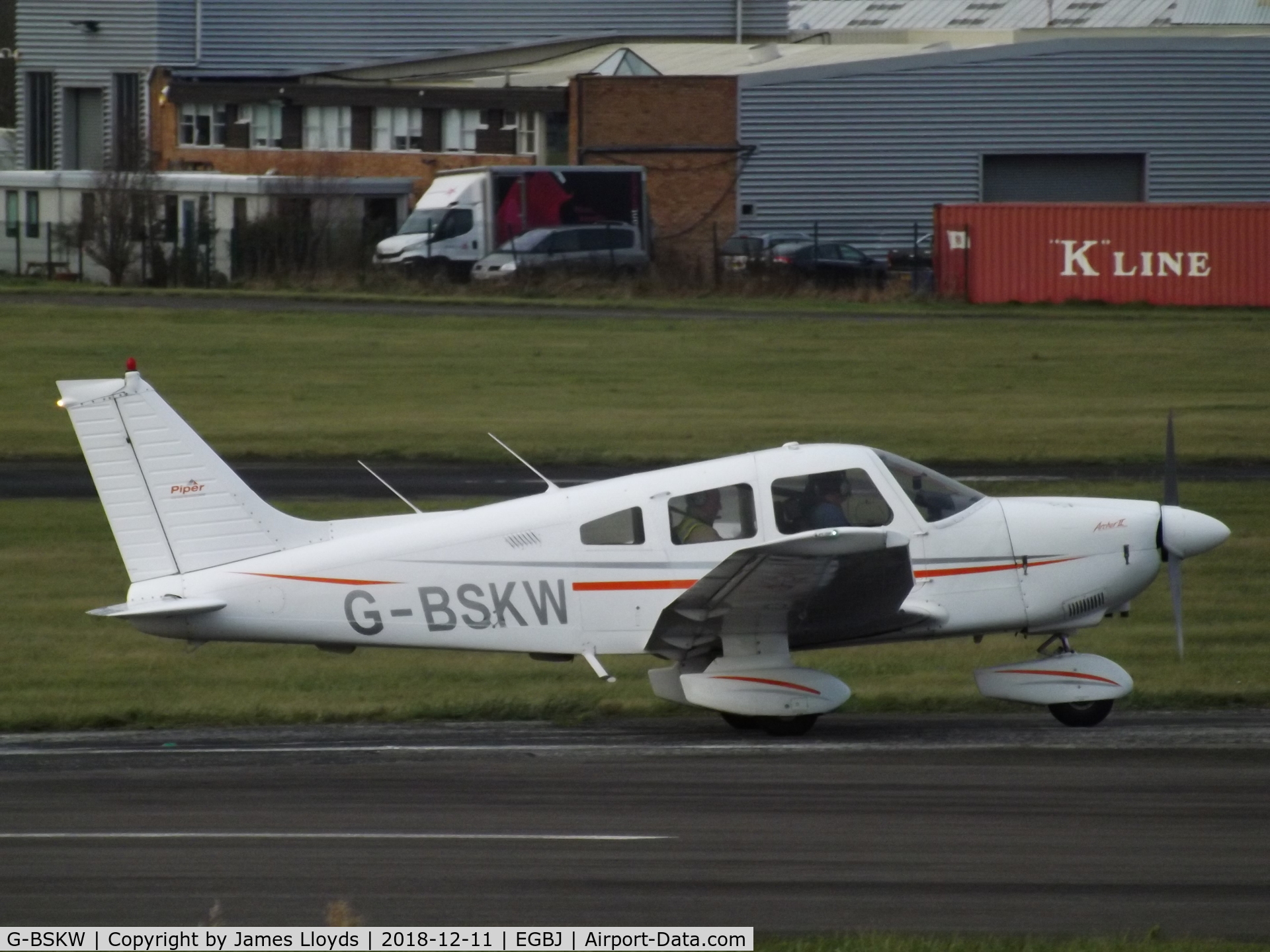 G-BSKW, 1989 Piper PA-28-181 Cherokee Archer II C/N 2890138, Taxing to Runway 22 at Gloucestershire Airport.