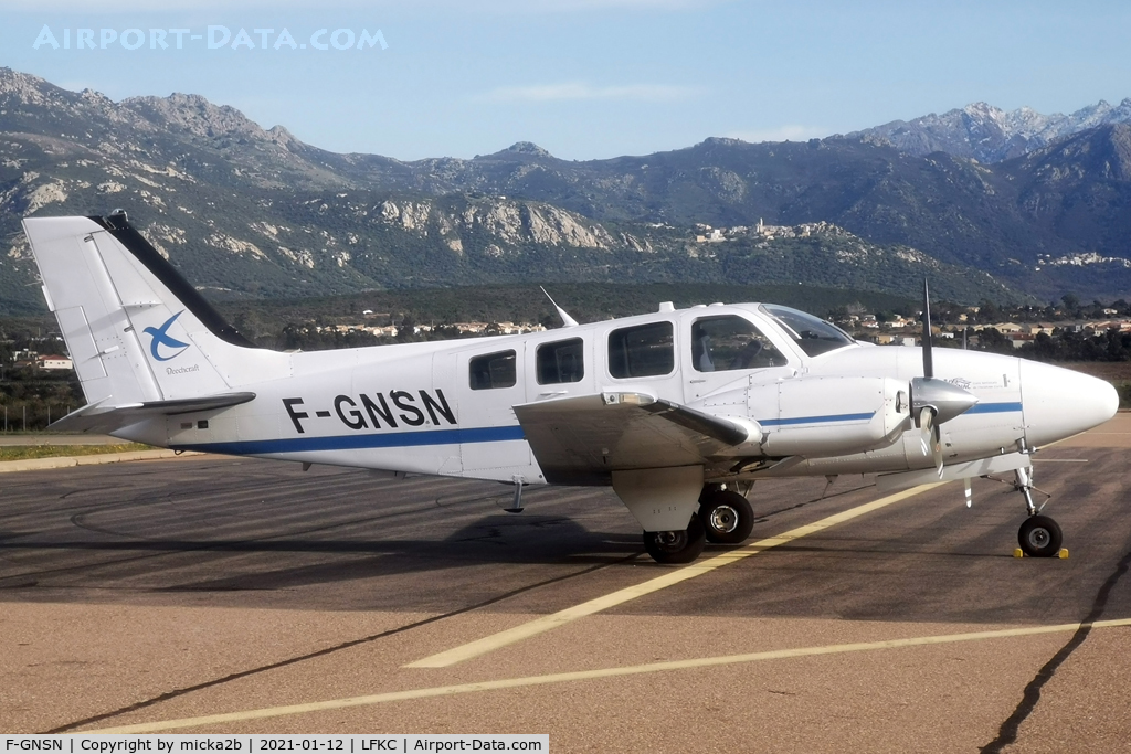 F-GNSN, Beech 58 Baron C/N TH-2062, Parked