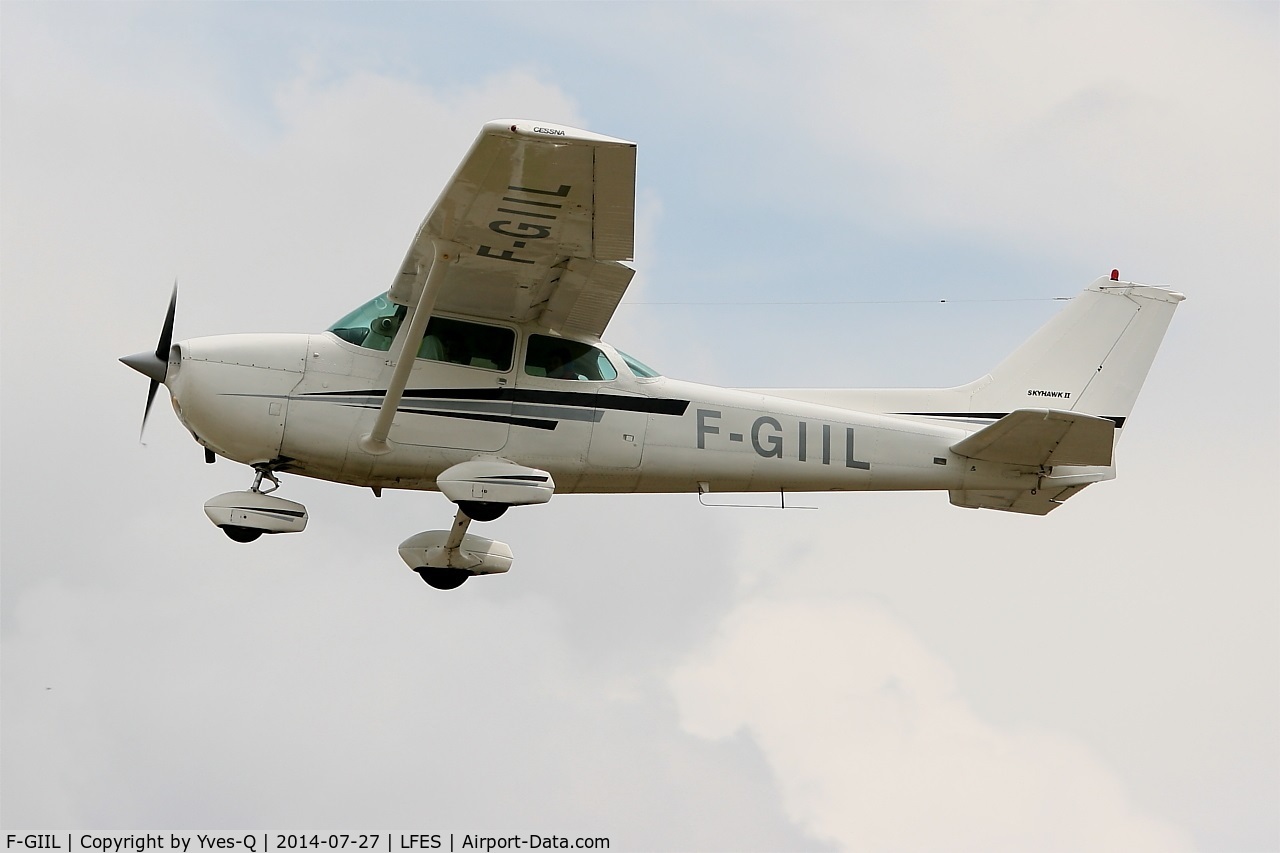 F-GIIL, Reims F172N Skyhawk C/N 172-72705, Reims F172N Skyhawk, Take off rwy 03, Guiscriff airfield (LFES) open day 2014