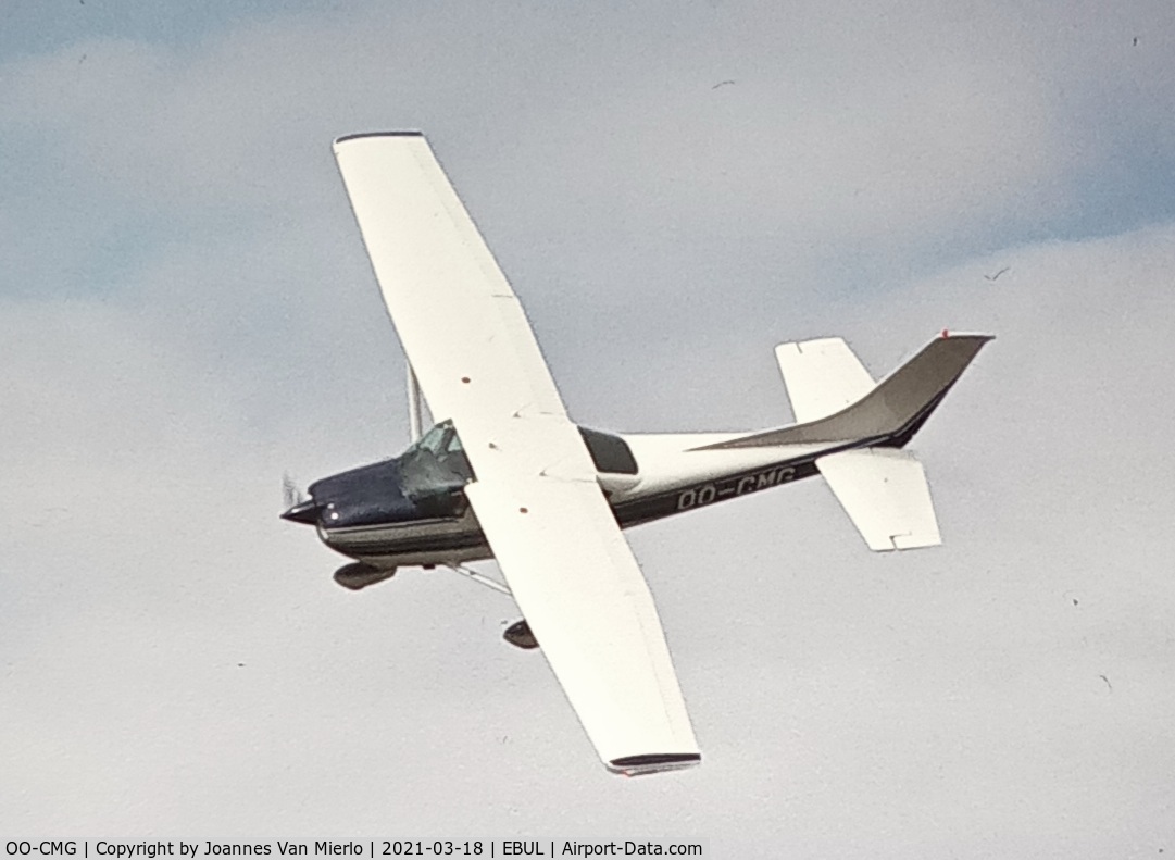 OO-CMG, 1981 Cessna 182R Skylane C/N 182-67834, Short final...Scan/slide