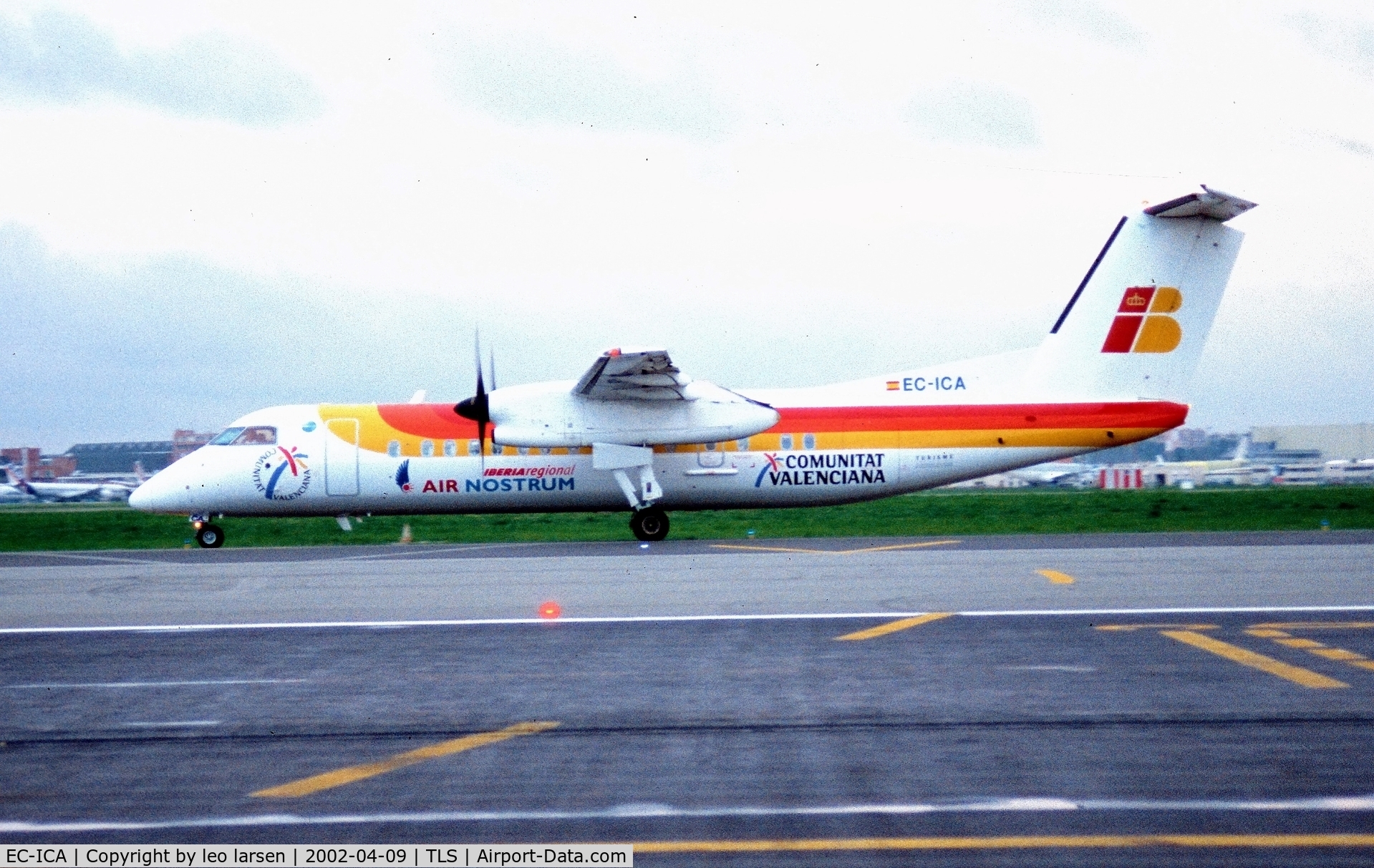 EC-ICA, 2000 De Havilland Canada DHC-8-315 Dash 8 C/N 562, Toulouse 9.4.2002