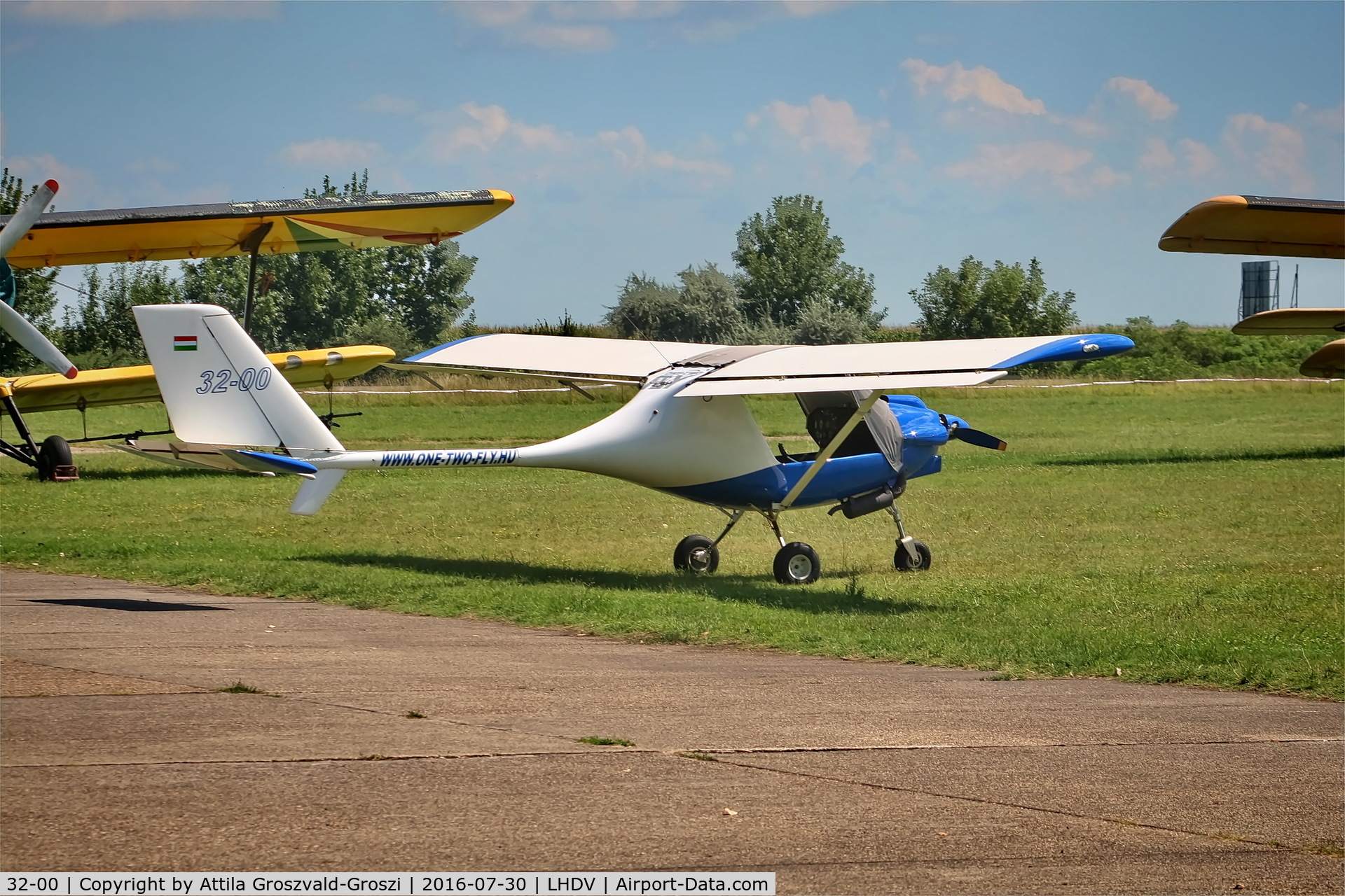 32-00, Fly Synthesis Storch C/N 89, LHDV - Dunaújváros-Kisapostag Airport, Hungary