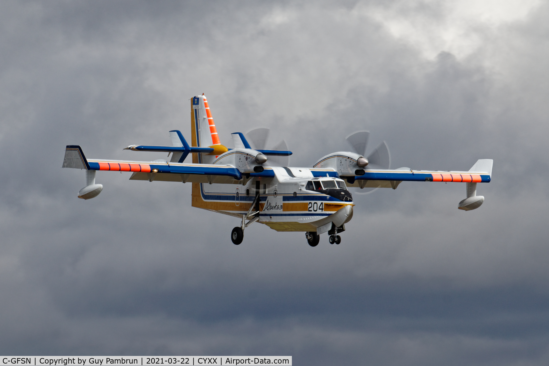 C-GFSN, 1987 Canadair CL-215-V (CL-215-1A10) C/N 1099, Landing on 19