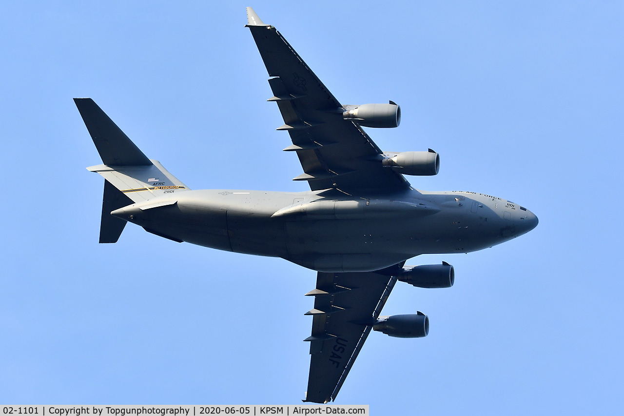 02-1101, 2002 Boeing C-17A Globemaster III C/N 50109/F108, REACH364T departs with Trumps vehicles