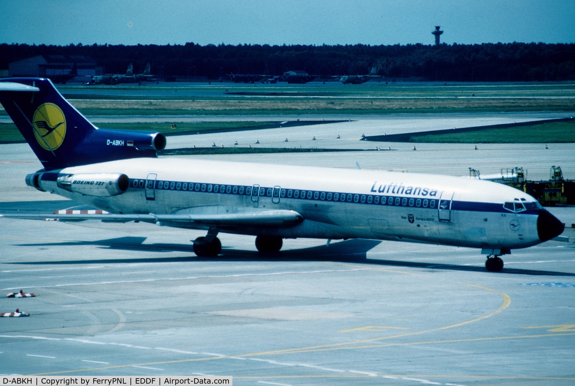D-ABKH, 1975 Boeing 727-230 C/N 20906, Lufthansa B727 entering terminal area