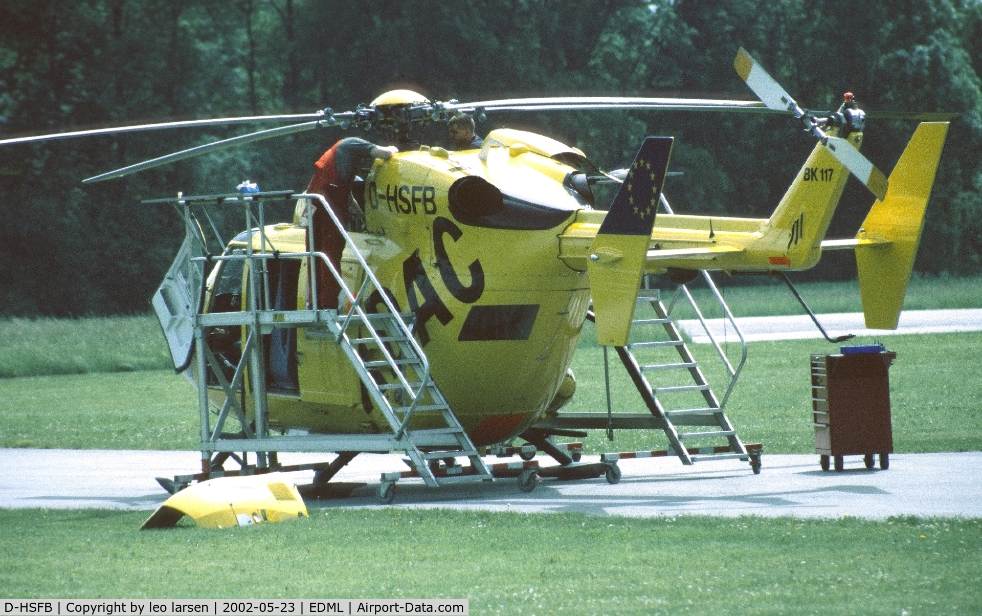 D-HSFB, 1994 Eurocopter-Kawasaki BK-117B-2 C/N 7240, Landshut EDML 23.5.2002.Open air maintenance