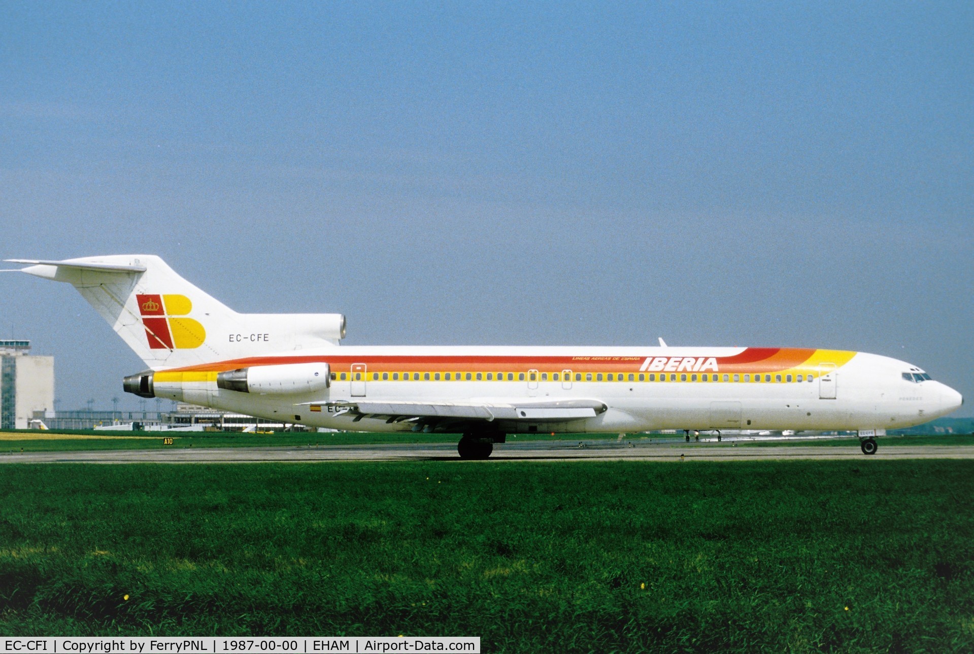 EC-CFI, 1974 Boeing 727-256 C/N 20819, Iberia B727 arriving