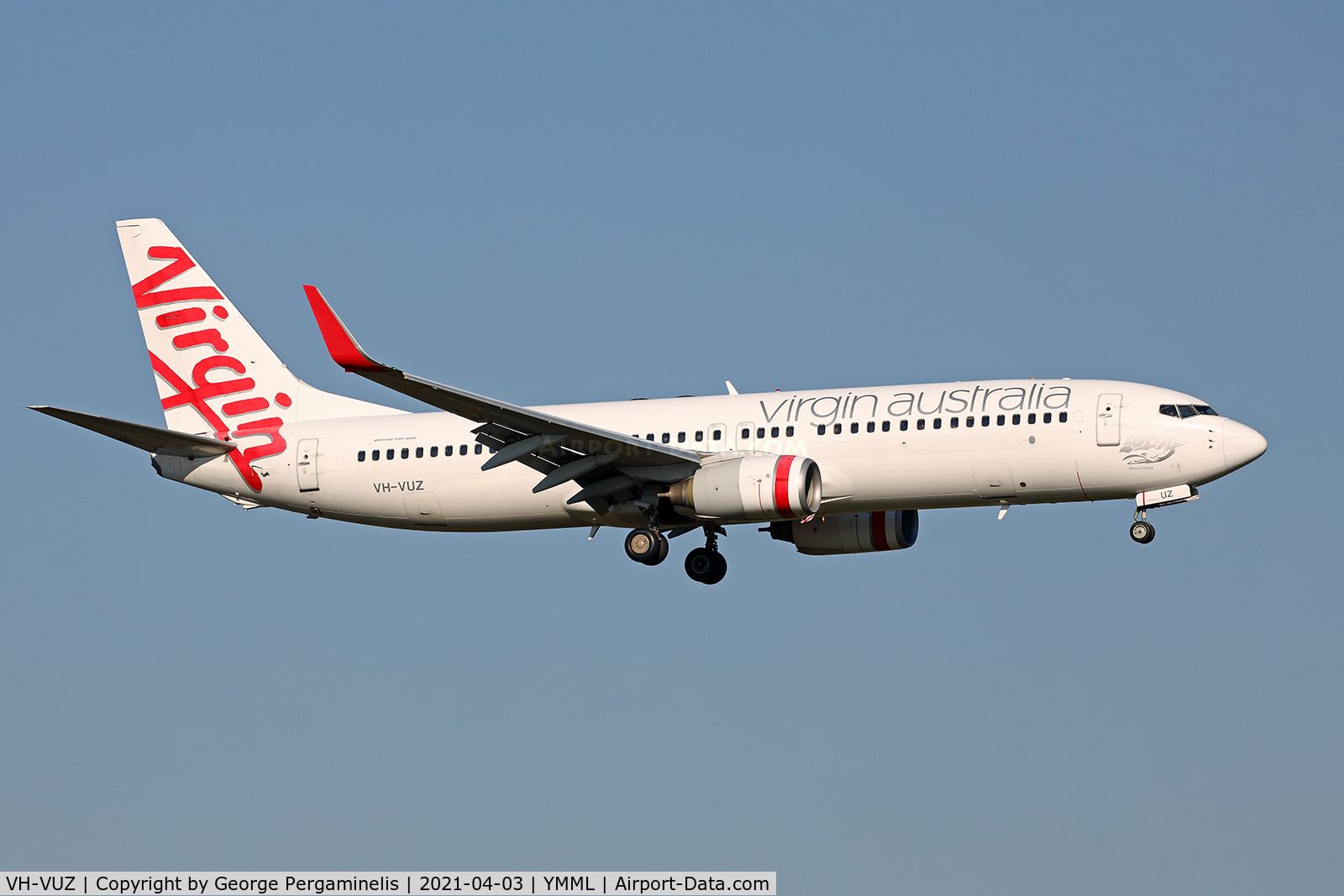 VH-VUZ, 2010 Boeing 737-8FE C/N 39921, Short final for runway 34.