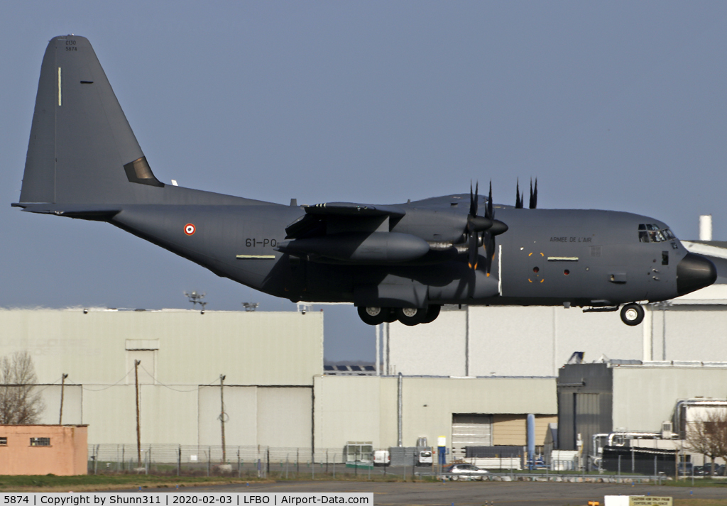 5874, Lockheed Martin KC-130J Hercules Hercules C/N 5874, Landing rwy 14R