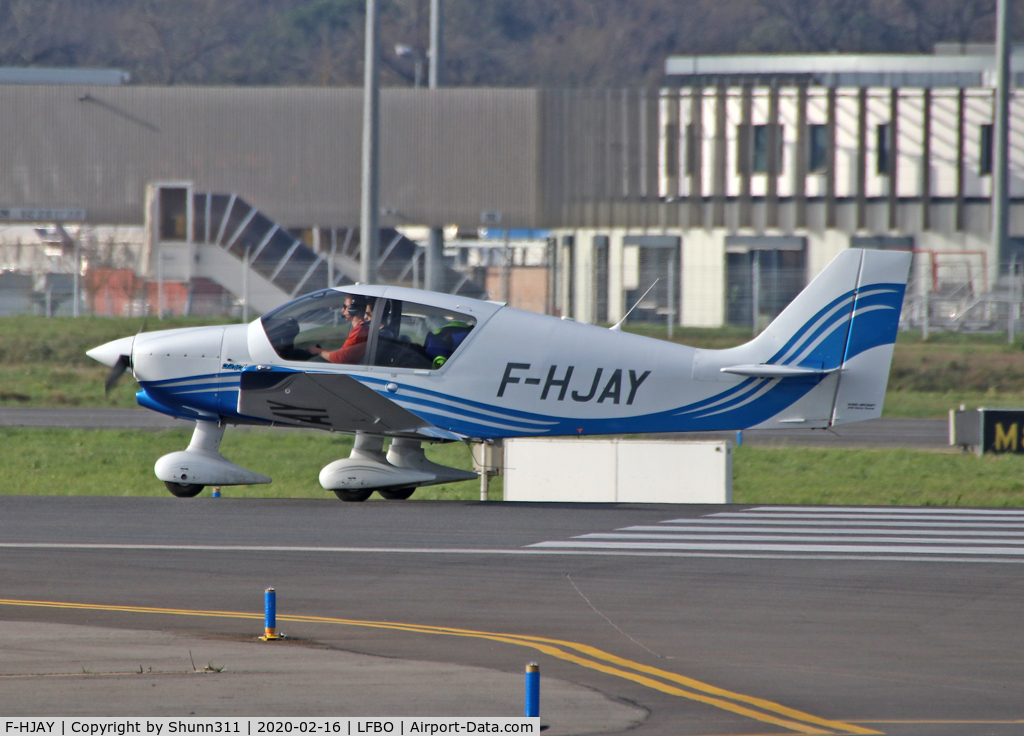 F-HJAY, Robin DR400/120 C/N 2735, Ready for take off from rwy 14L