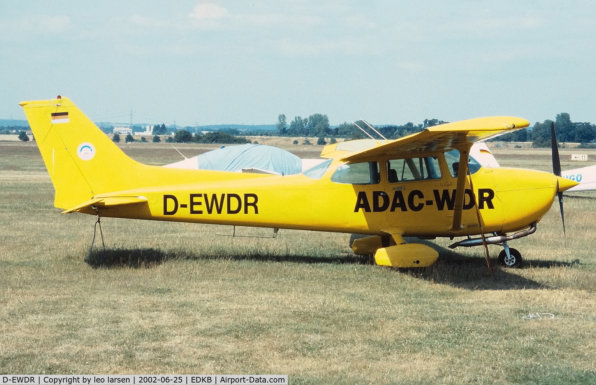 D-EWDR, Cessna 172P C/N 17275322, Bonn/Hangelar 25.6.2002.With new exhaust system.