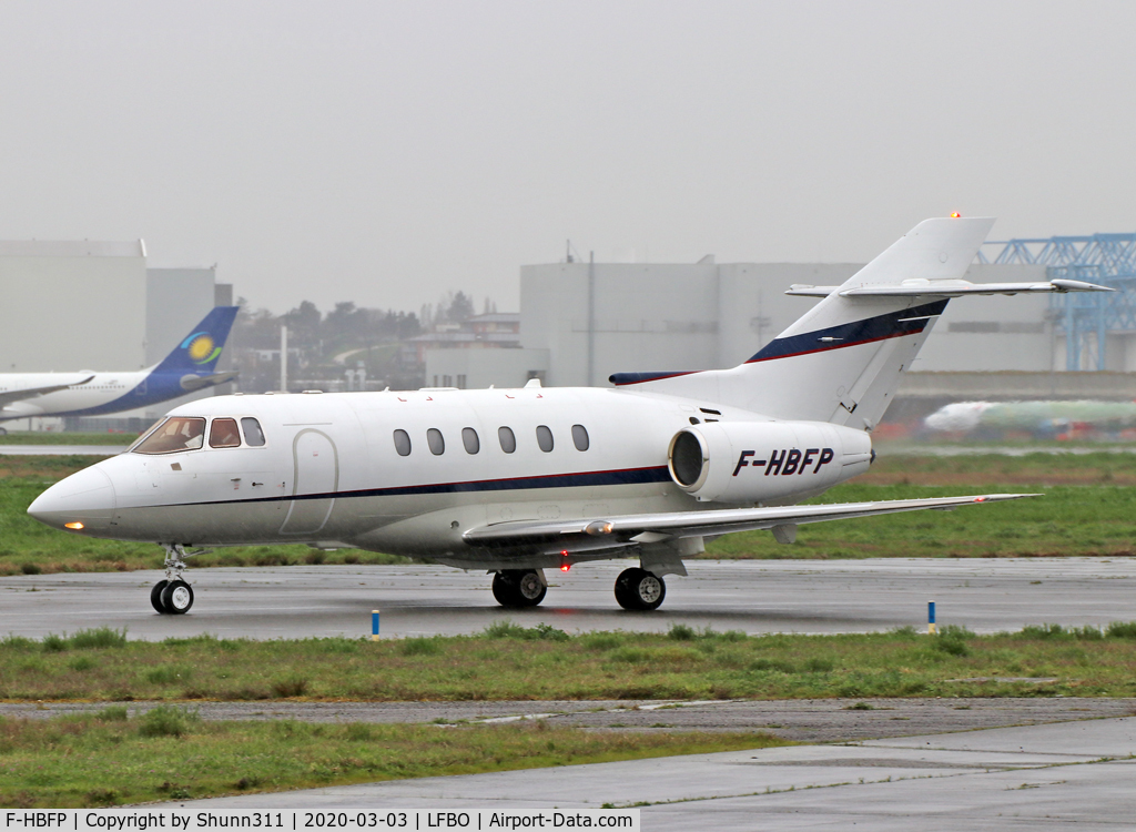 F-HBFP, 2004 Raytheon Hawker 800XP C/N 258689, Taxiing for departure...