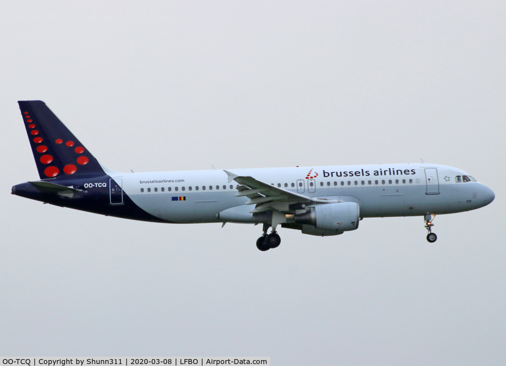 OO-TCQ, 2003 Airbus A320-214 C/N 2114, Landing rwy 32L