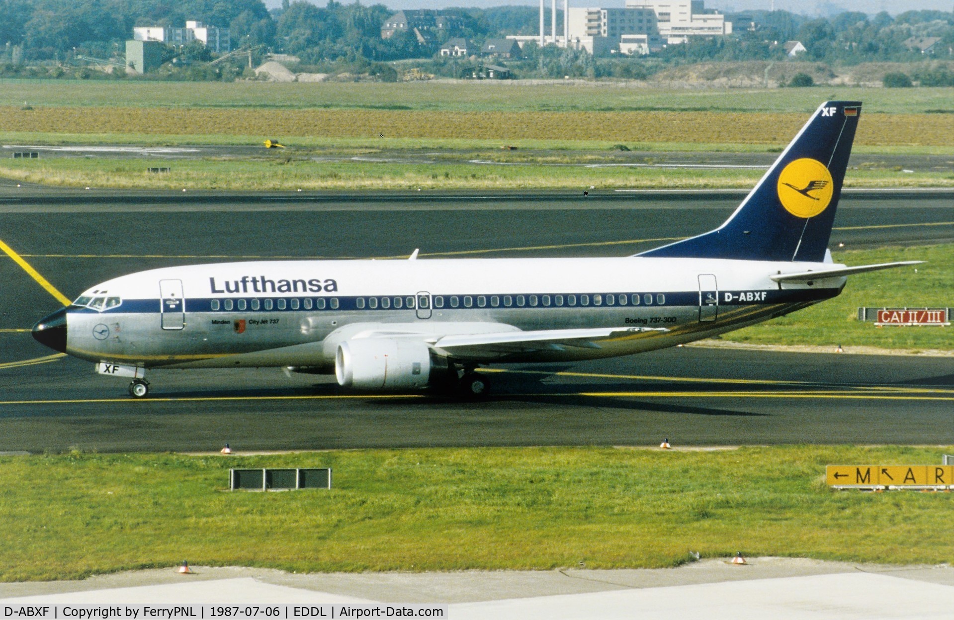 D-ABXF, 1986 Boeing 737-330 C/N 23527, Lufthansa B733 taxiing
