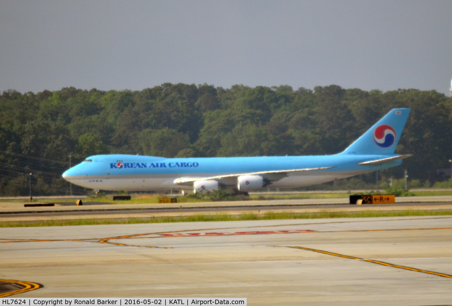 HL7624, 2013 Boeing 747-8B5F C/N 37656, Taxi to park Atlanta