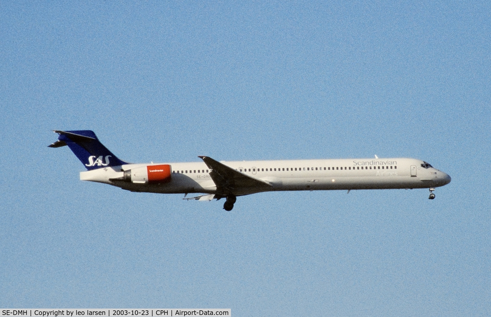 SE-DMH, 1997 McDonnell Douglas MD-90-30 C/N 53543, Copenhagen 23.10.2003