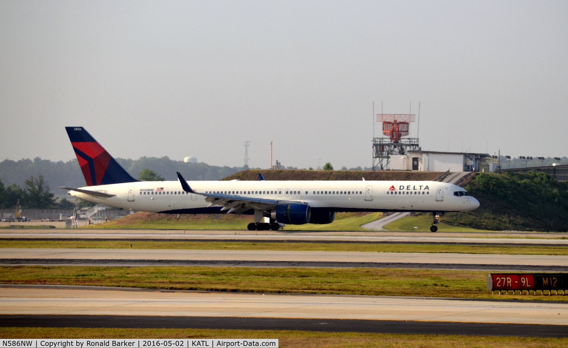 N586NW, 2002 Boeing 757-351 C/N 32987, Landing Atlanta
