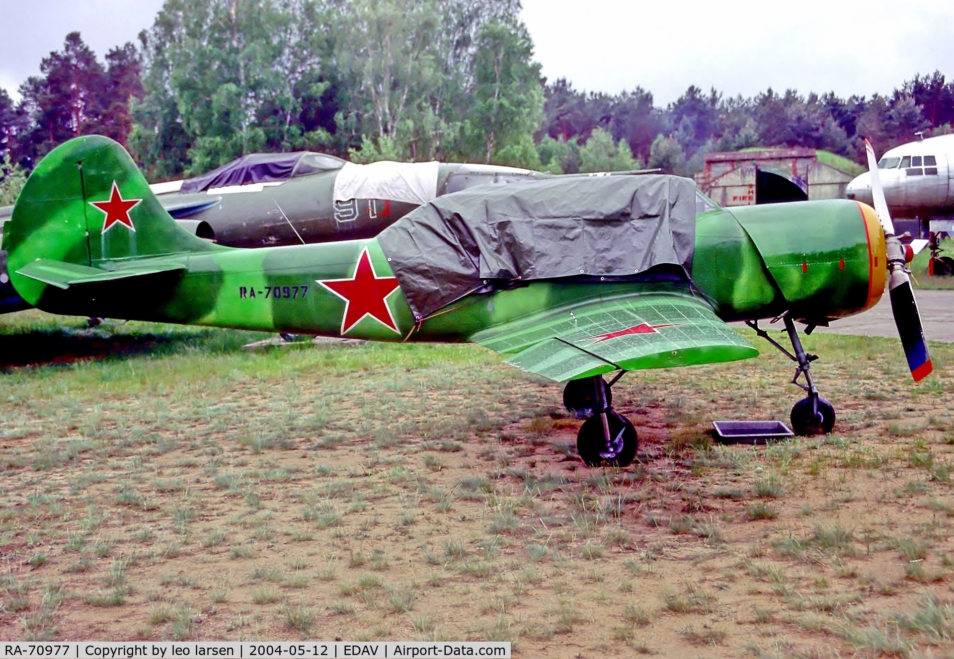 RA-70977, Yakovlev Yak-52 C/N 86615, Finow Air Museum 12.5.2004 .c/n 86615