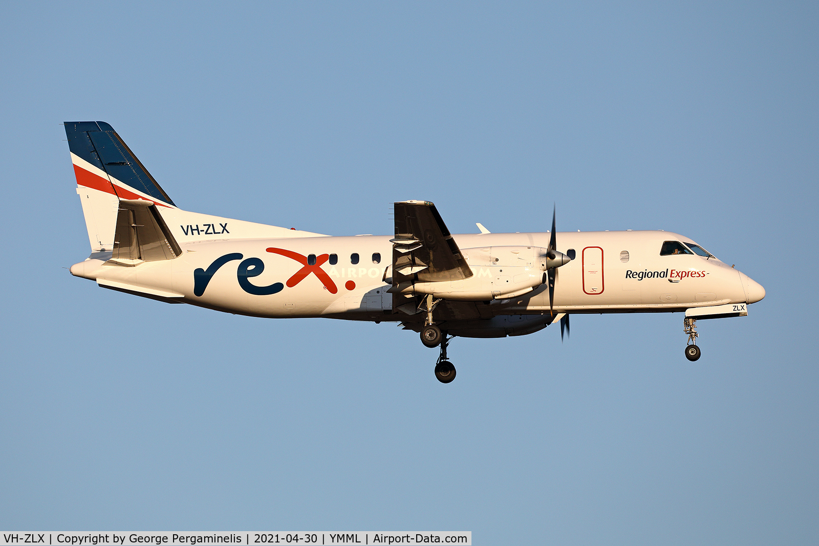 VH-ZLX, 1990 Saab 340B C/N 340B-182, Short final, runway 34.