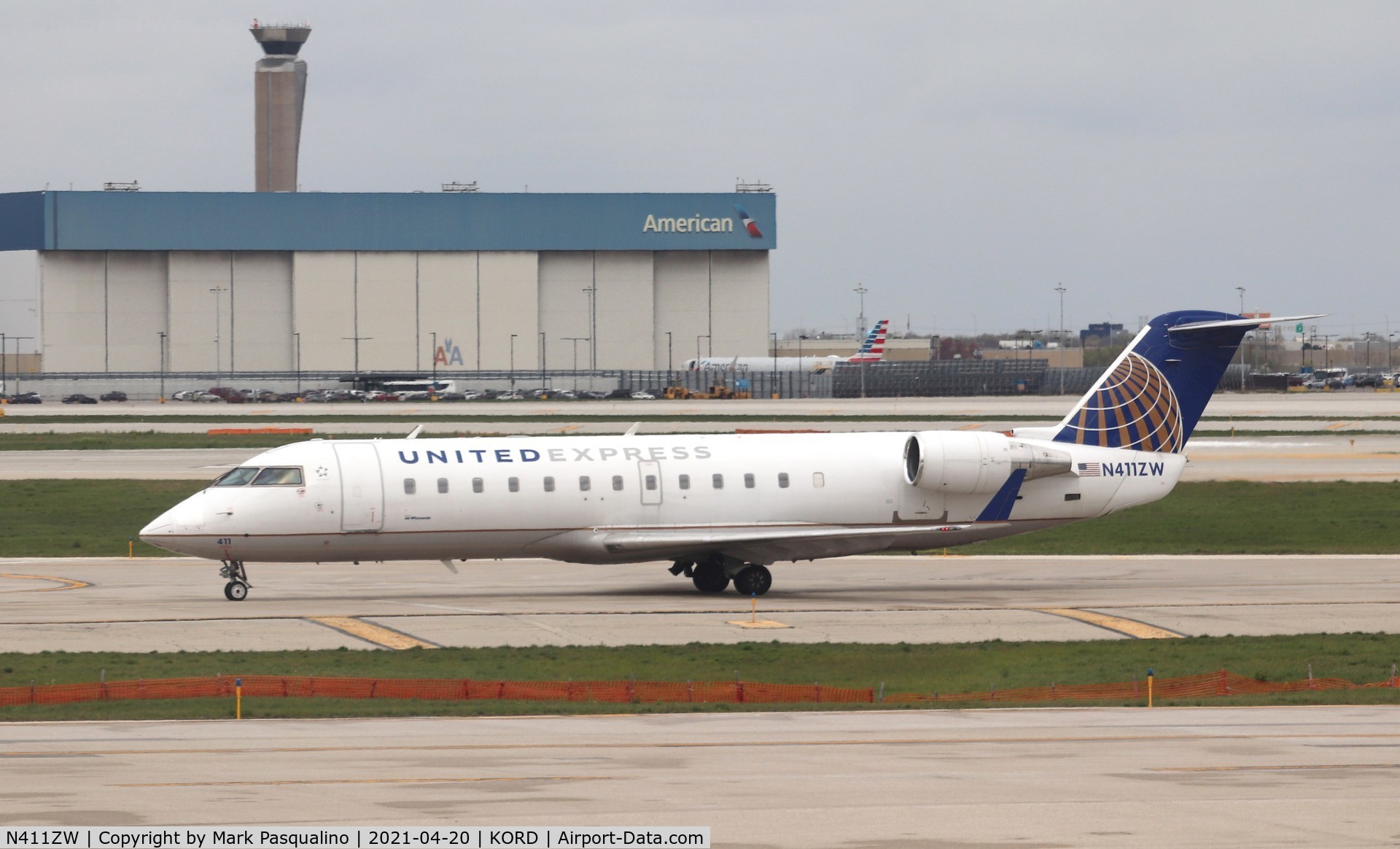 N411ZW, 2001 Bombardier CRJ-200LR (CL-600-2B19) C/N 7569, CL-600-2B19