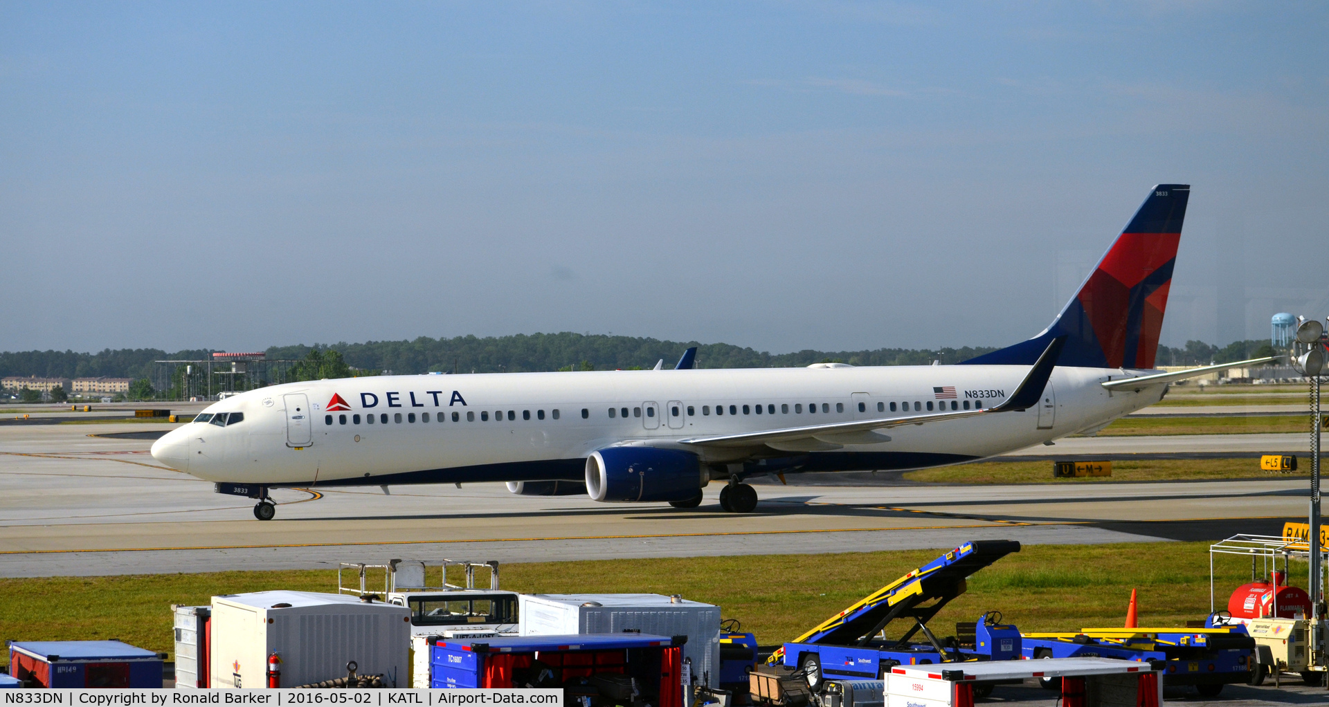 N833DN, 2015 Boeing 737-932/ER C/N 31944, Taxi to gate Atlanta