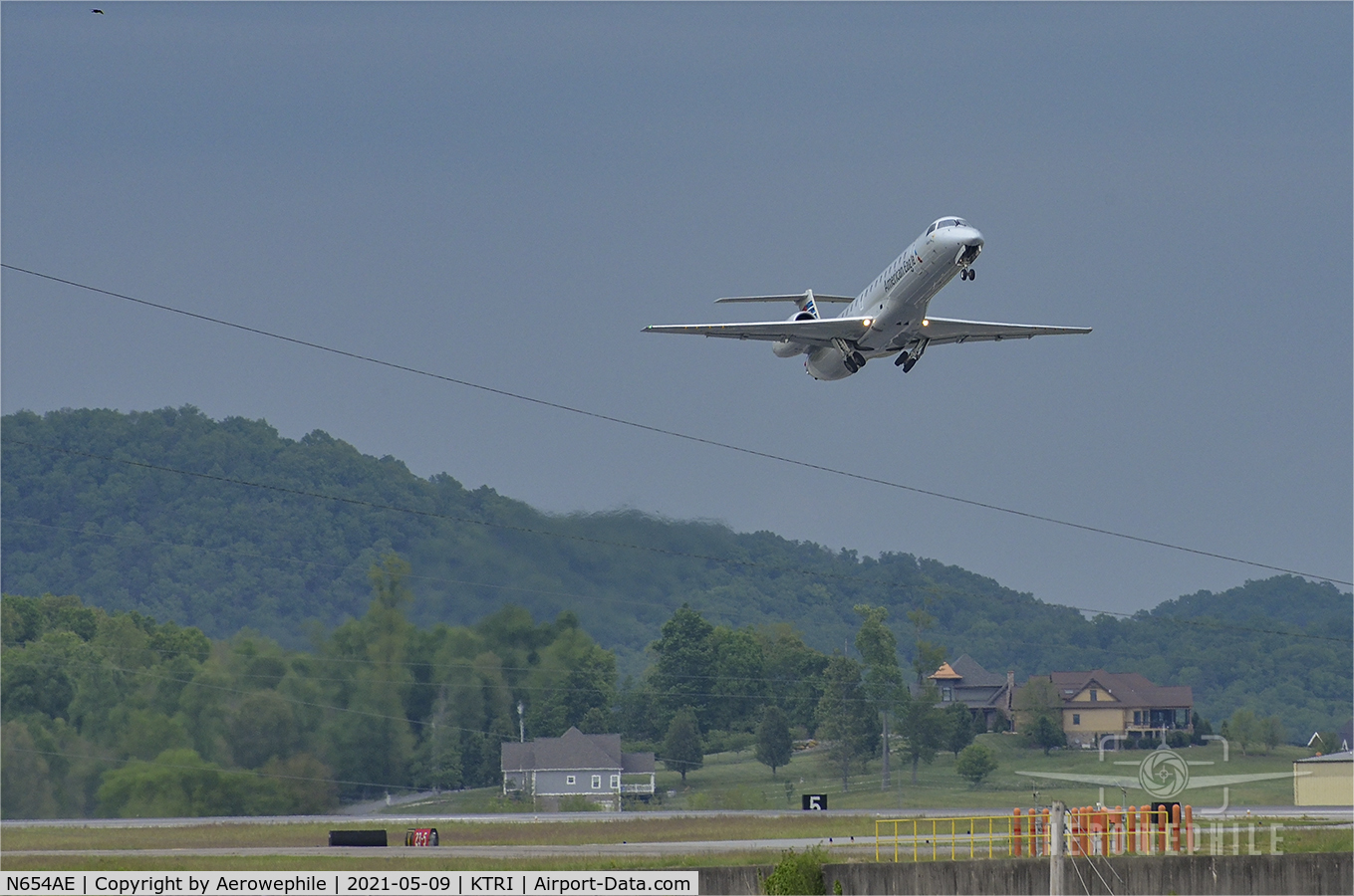 N654AE, 2001 Embraer ERJ-145LR (EMB-145LR) C/N 145437, Lifting off from Tri-Cities Airport.
09May21