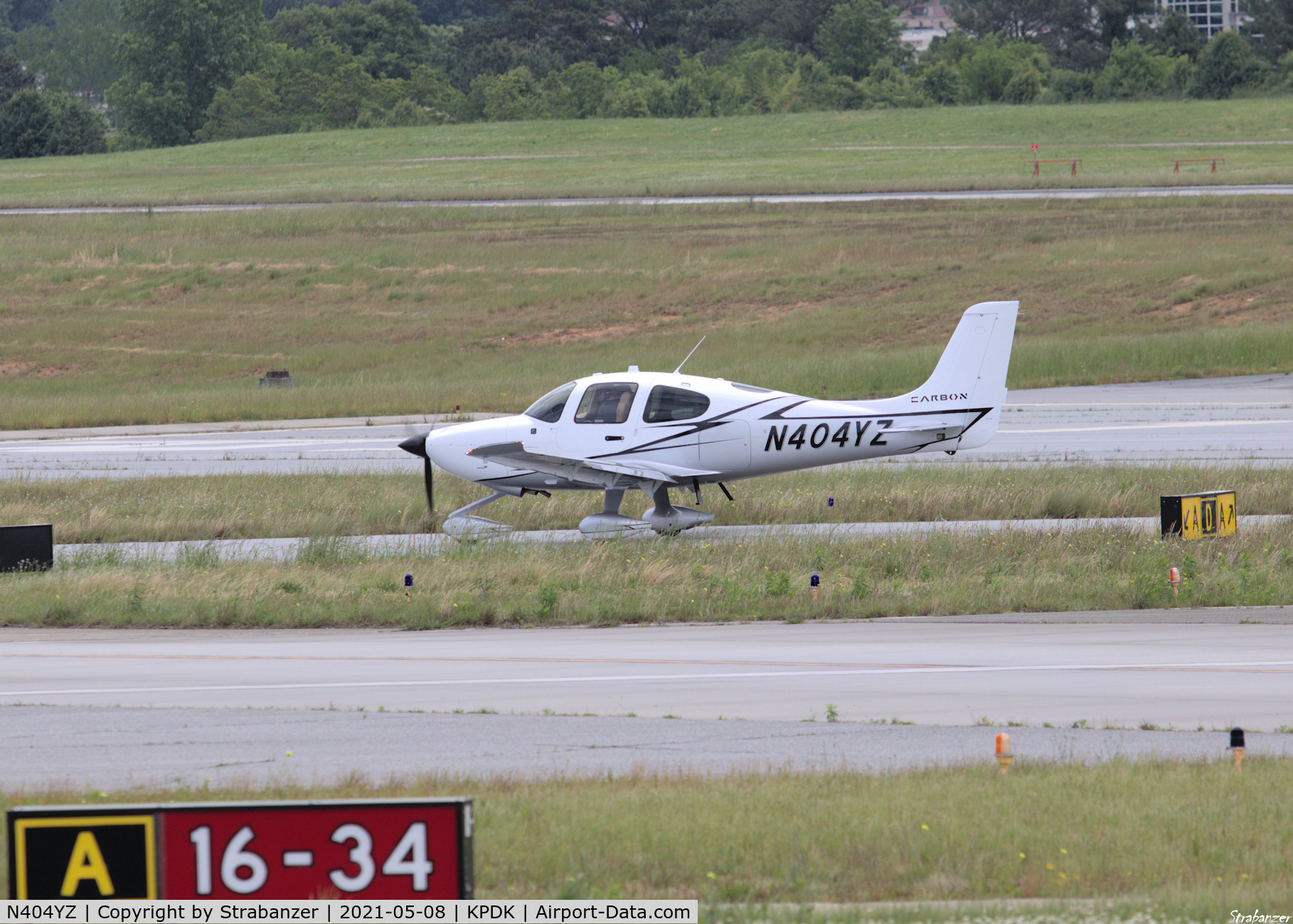 N404YZ, Cirrus SR20 C/N 2701, Taxiing in on a Saturday morning after a local flight