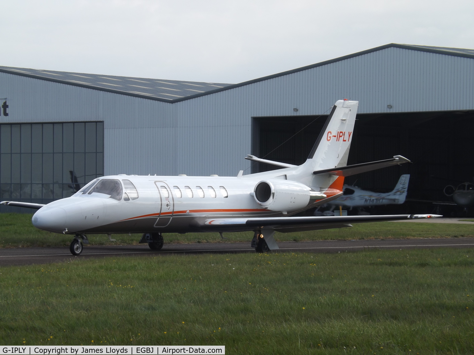 G-IPLY, 2000 Cessna 550 Citation Bravo C/N 550-0927, Taxing out from her home base