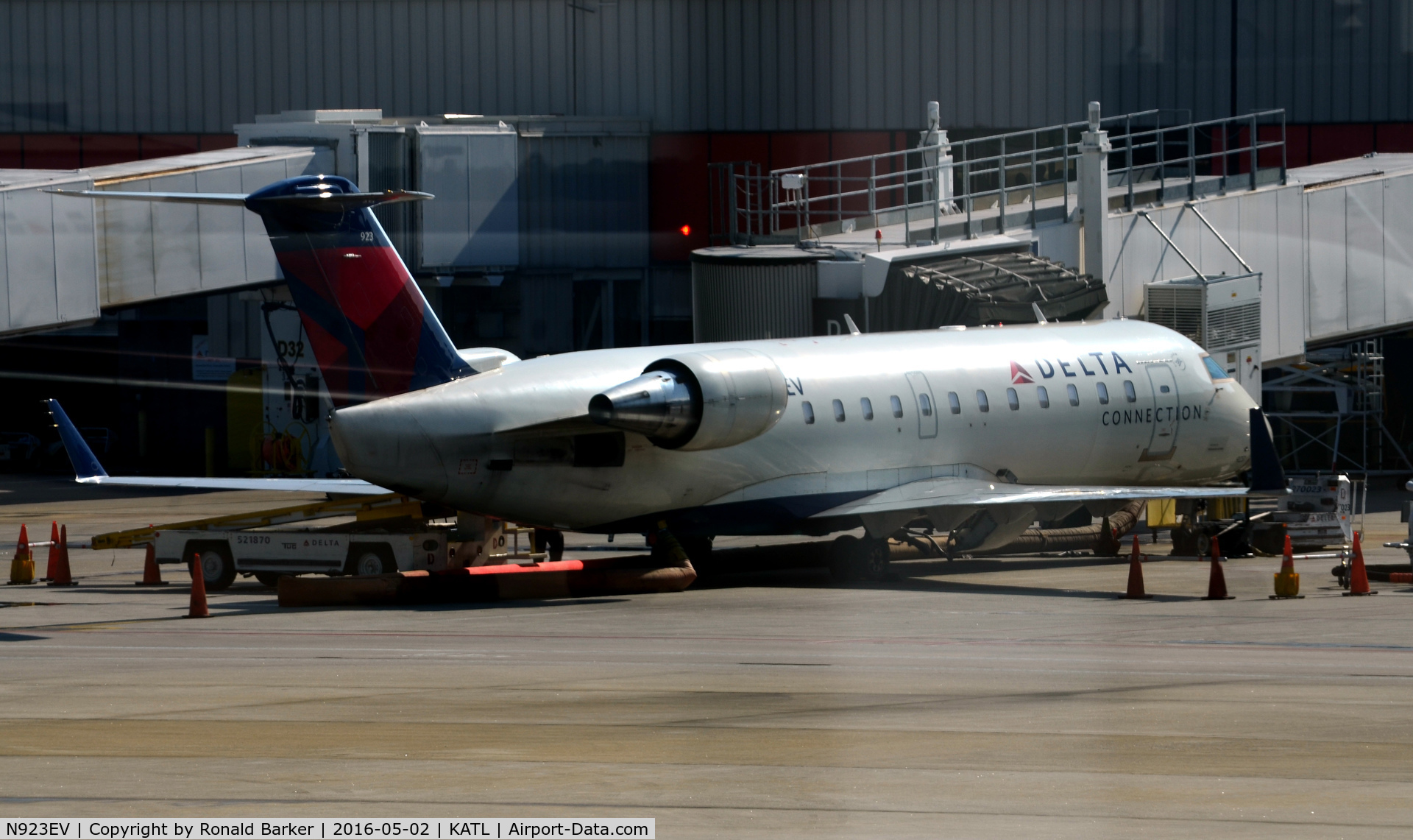 N923EV, 2003 Bombardier CRJ-200ER (CL-600-2B19) C/N 7826, At the gate Atlanta