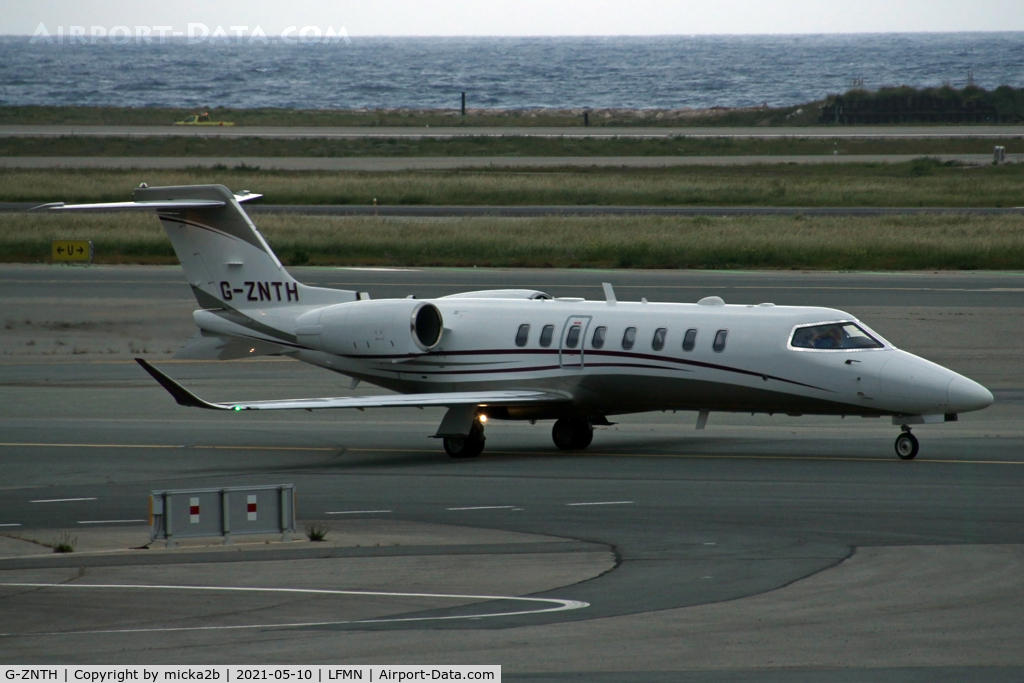 G-ZNTH, 2016 Learjet 45 C/N 45-540, Taxiing