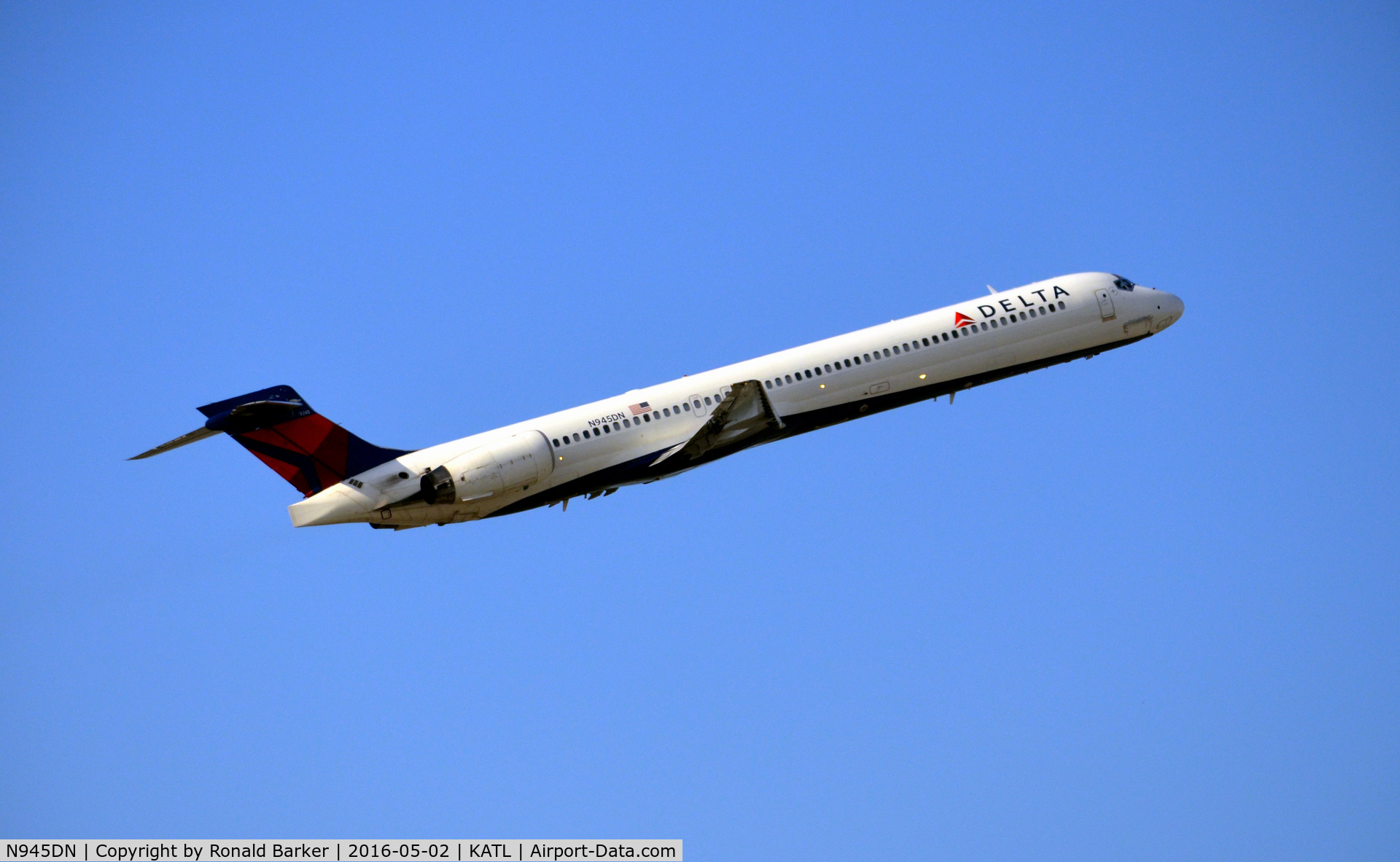 N945DN, 1998 McDonnell Douglas MD-90-30 C/N 53359, Takeoff Atlanta