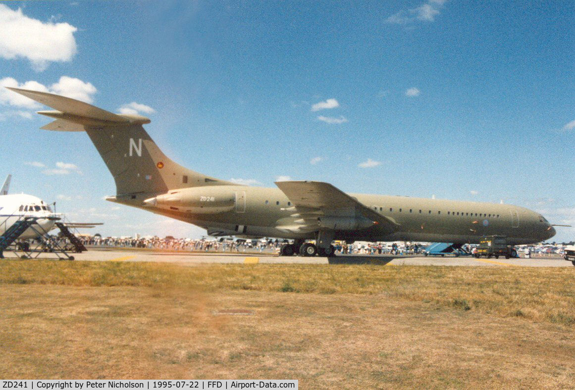 ZD241, 1968 Vickers Super VC10 K.4 C/N 863, VC-10 K.4, callsign Ascot 865, of 101 Squadron at RAF Brize Norton on display at the 1995 International Air Tattoo at RAF Fairford.