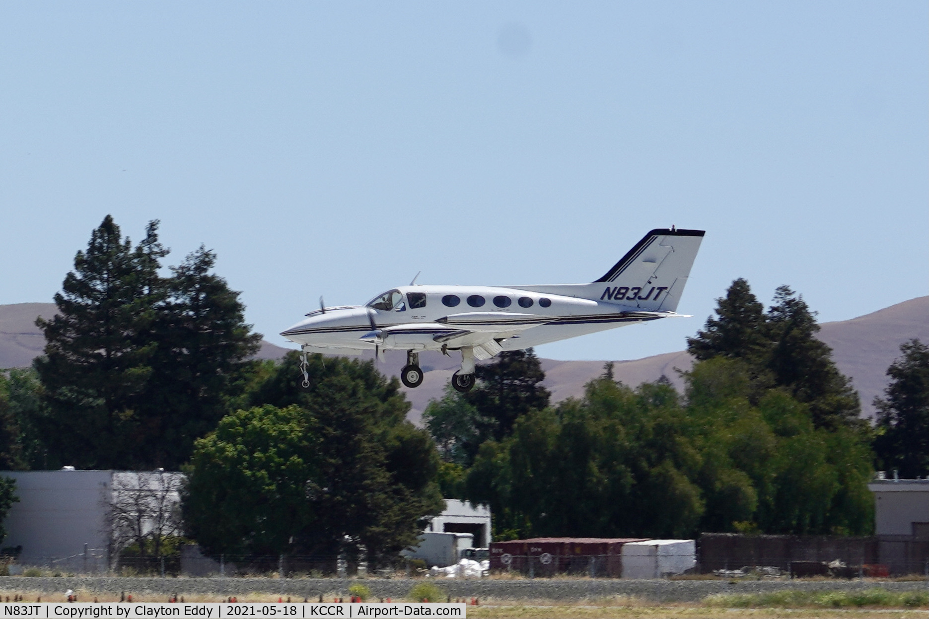 N83JT, 1976 Cessna 414 Chancellor C/N 414-0835, Buchanan Field Concord California 2021.