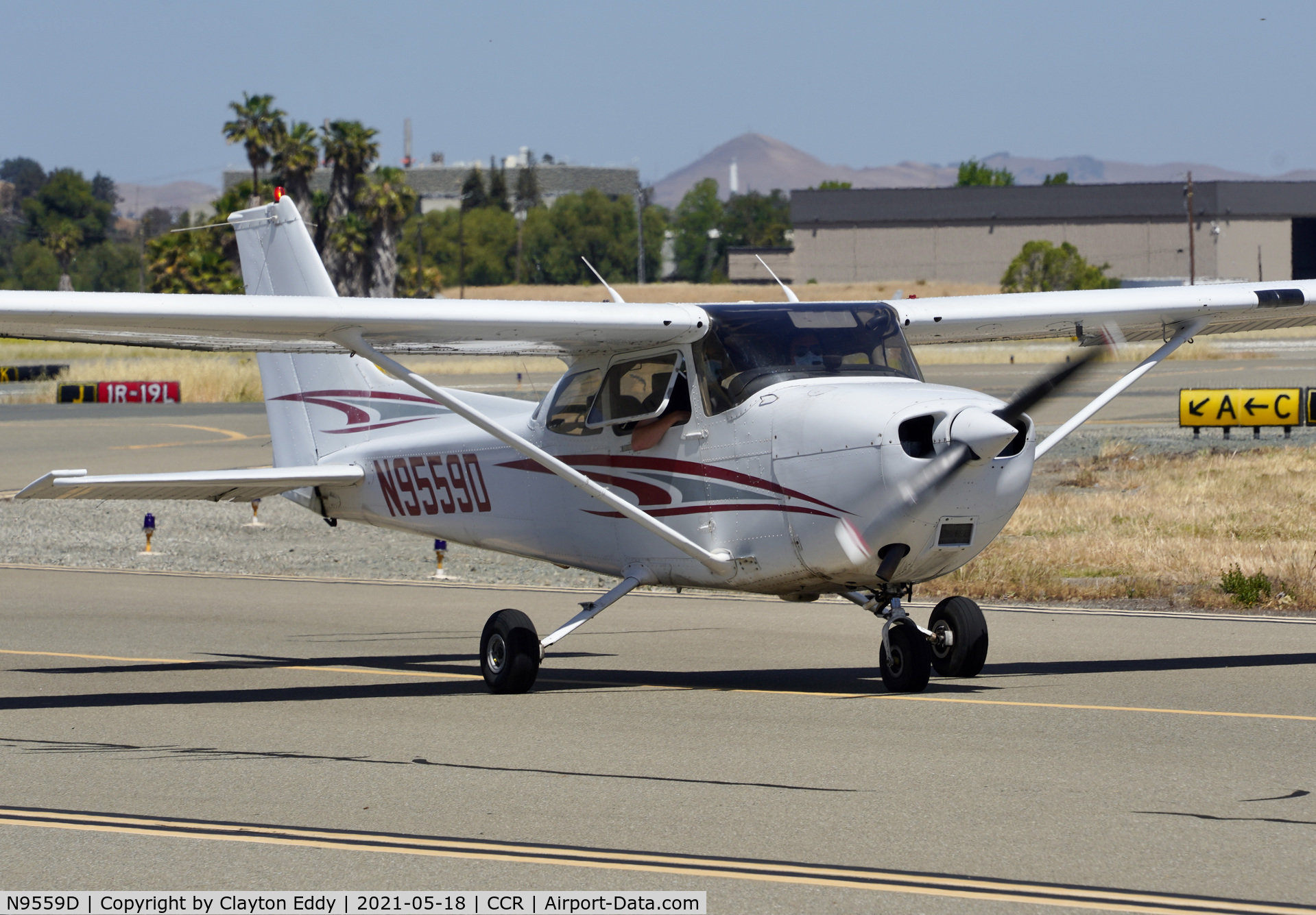 N9559D, 1999 Cessna 172R C/N 17280488, Buchanan Field Concord California 2021.