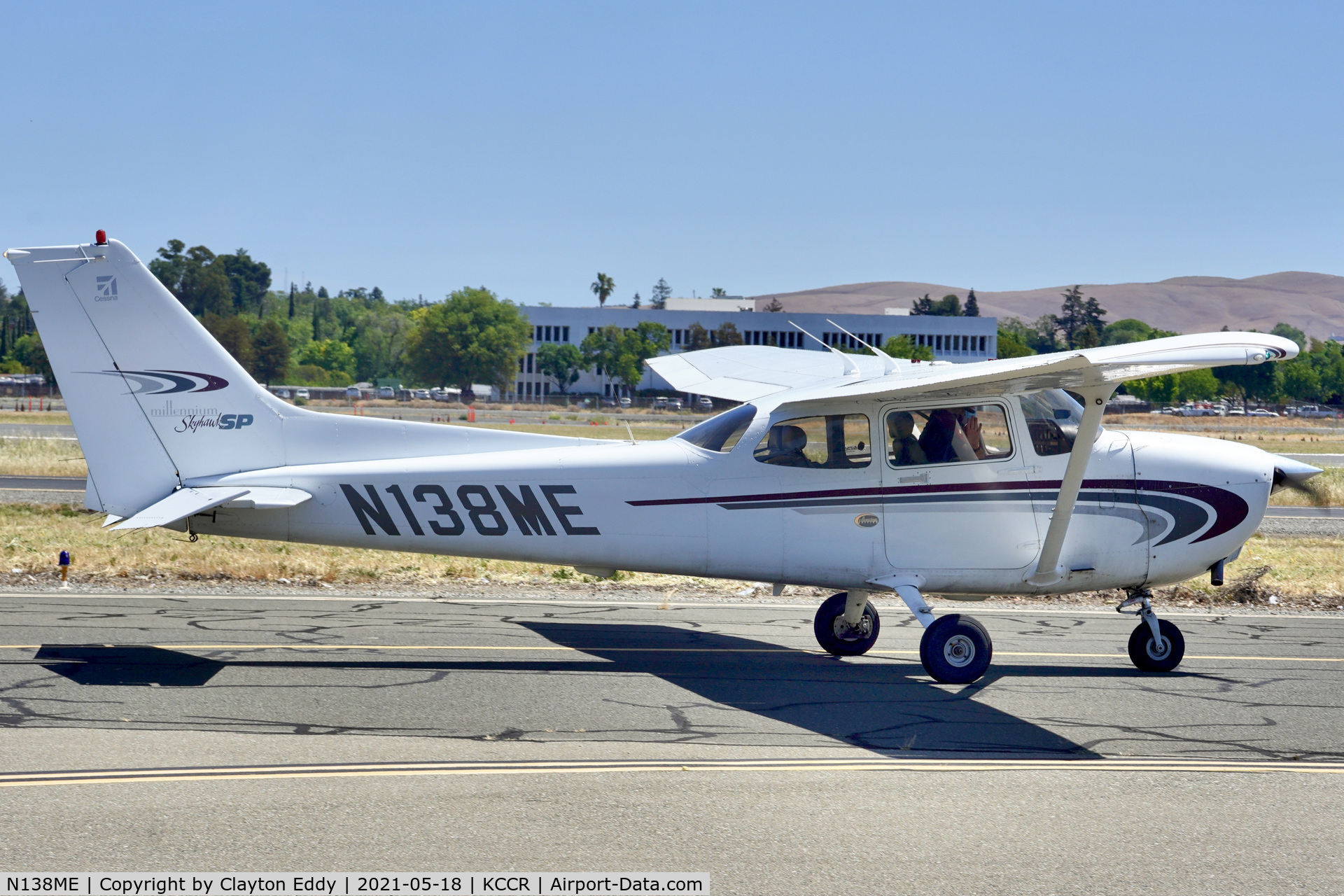 N138ME, 2000 Cessna 172S C/N 172S8422, Buchanan Field Concord Airport California 2021.