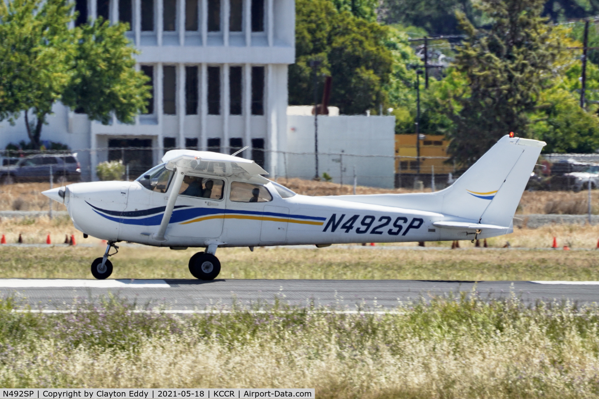 N492SP, 1998 Cessna 172S C/N 172S8033, Buchanan Field Concord California 2021.