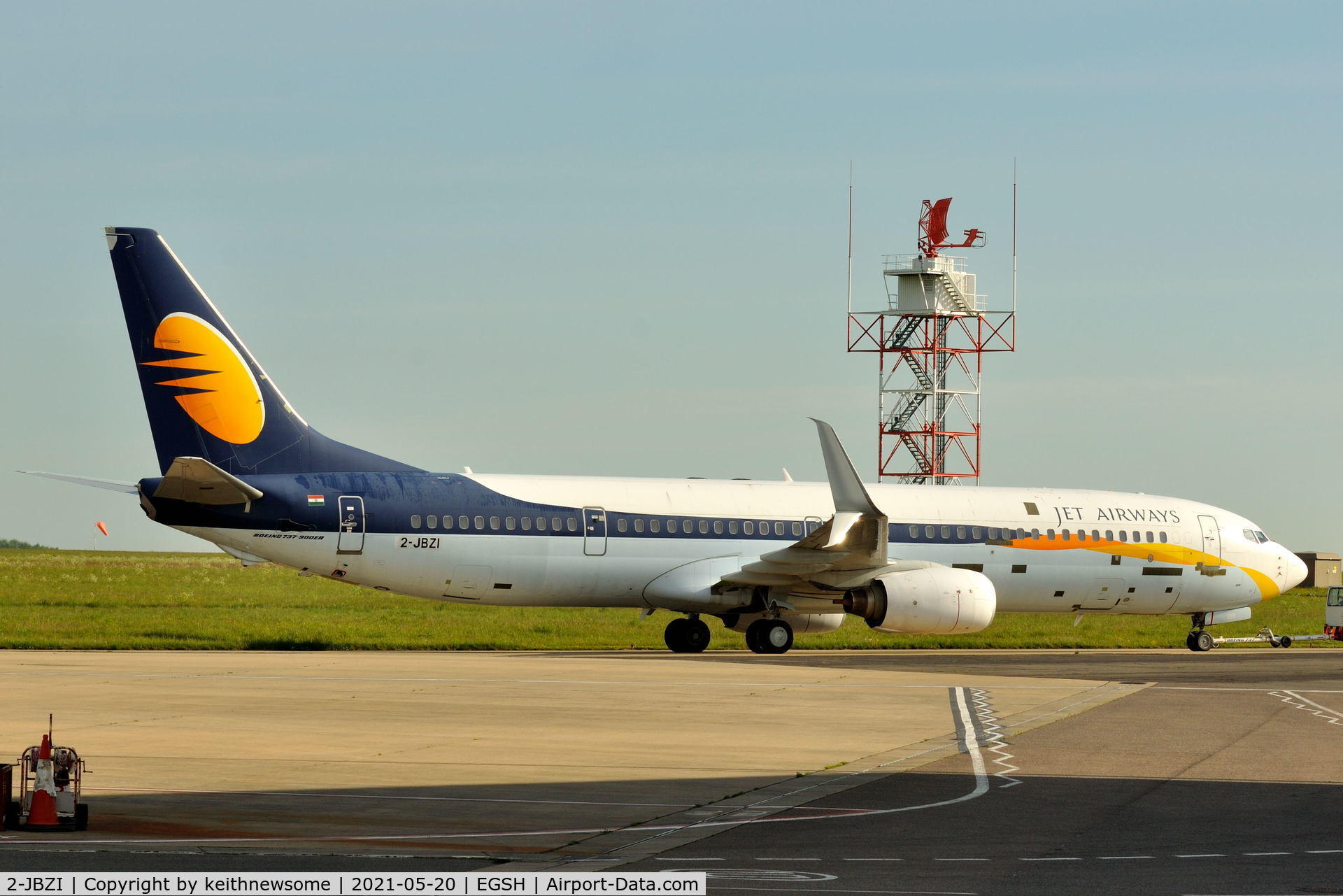 2-JBZI, 2008 Boeing 737-96NER C/N 36539, Towed to spray shop to become UR-SQL with Sky Up Airlines.