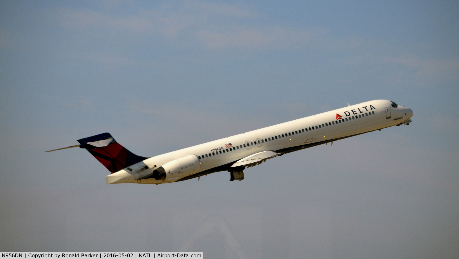 N956DN, McDonnell Douglas MD-90-30 C/N 53526, Departure Atlanta