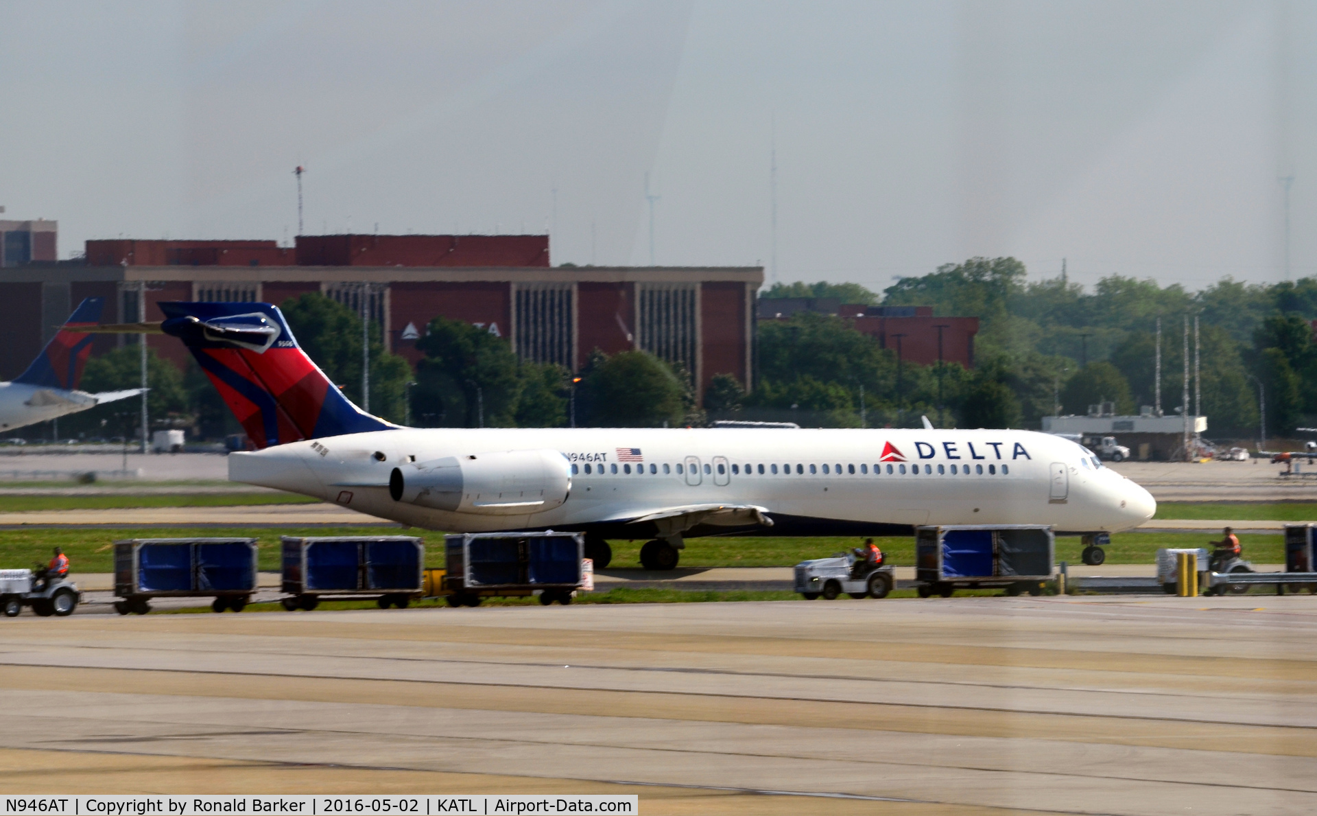 N946AT, 1999 Boeing 717-200 C/N 55009, Taxi to takeoff Atlanta