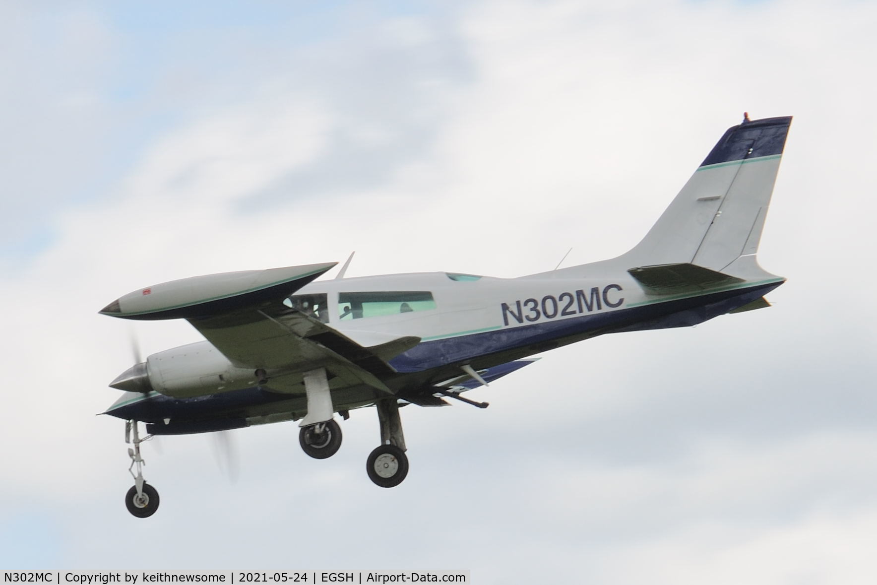 N302MC, 1973 Cessna T310Q C/N 310Q0909, Arriving at Norwich.