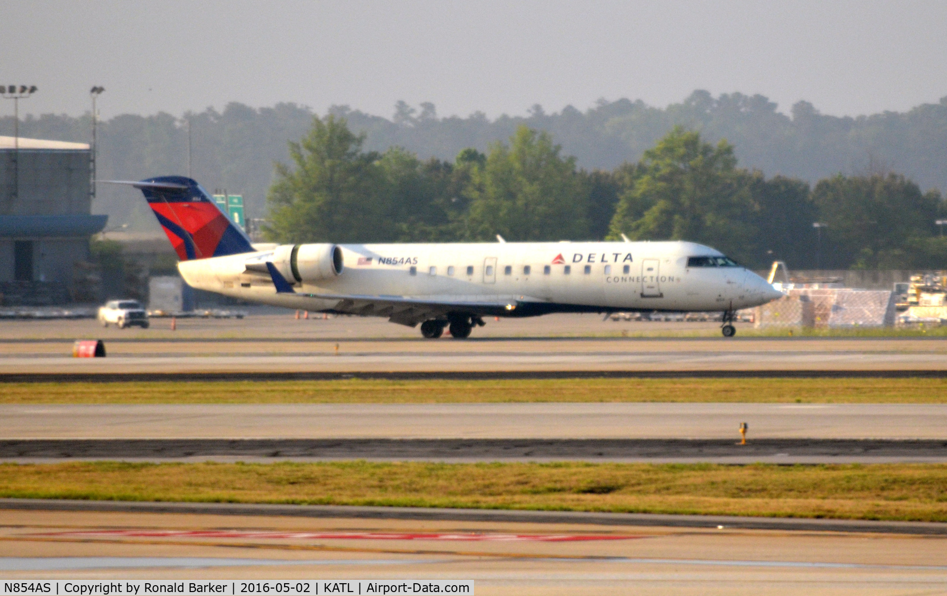 N854AS, 2000 Bombardier CRJ-200ER (CL-600-2B19) C/N 7382, Landing Atlanta
