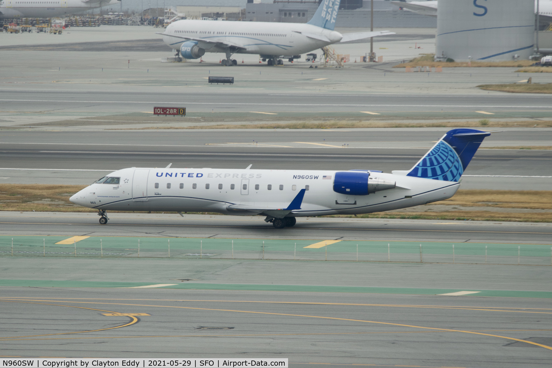 N960SW, 2003 Bombardier CRJ-200ER (CL-600-2B19) C/N 7853, Skyterrace SFO 2021.