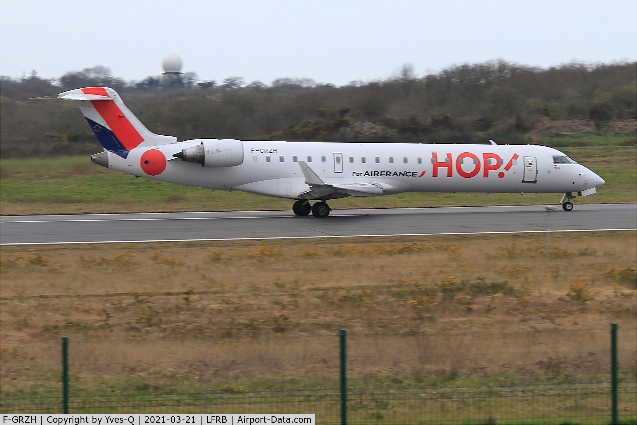F-GRZH, 2003 Bombardier CRJ-702 (CL-600-2C10) Regional Jet C/N 10089, Bombardier CRJ-702, Take off run rwy 07R, Brest-Bretagne airport (LFRB-BES)