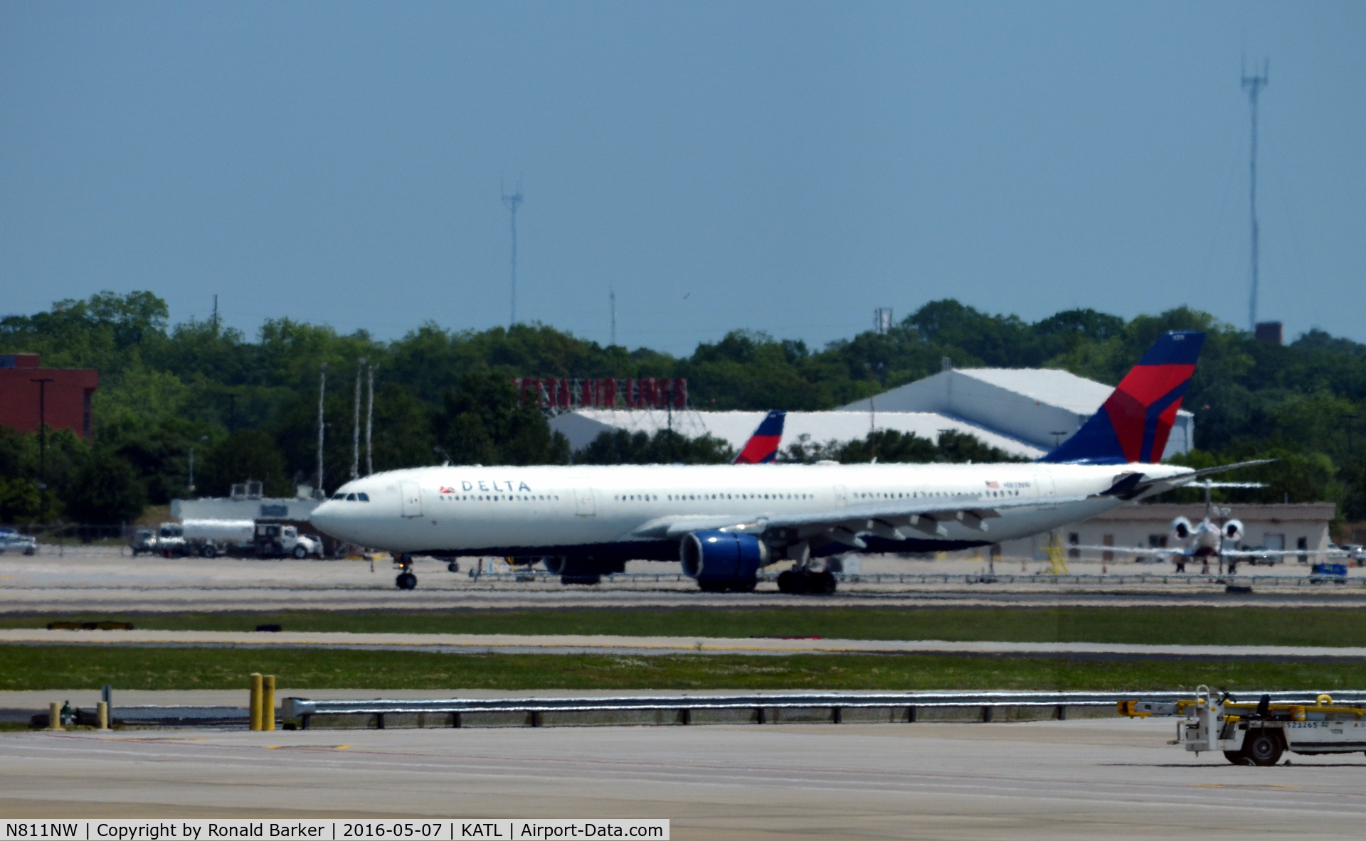 N811NW, 2005 Airbus A330-323 C/N 0690, Landing Atlanta