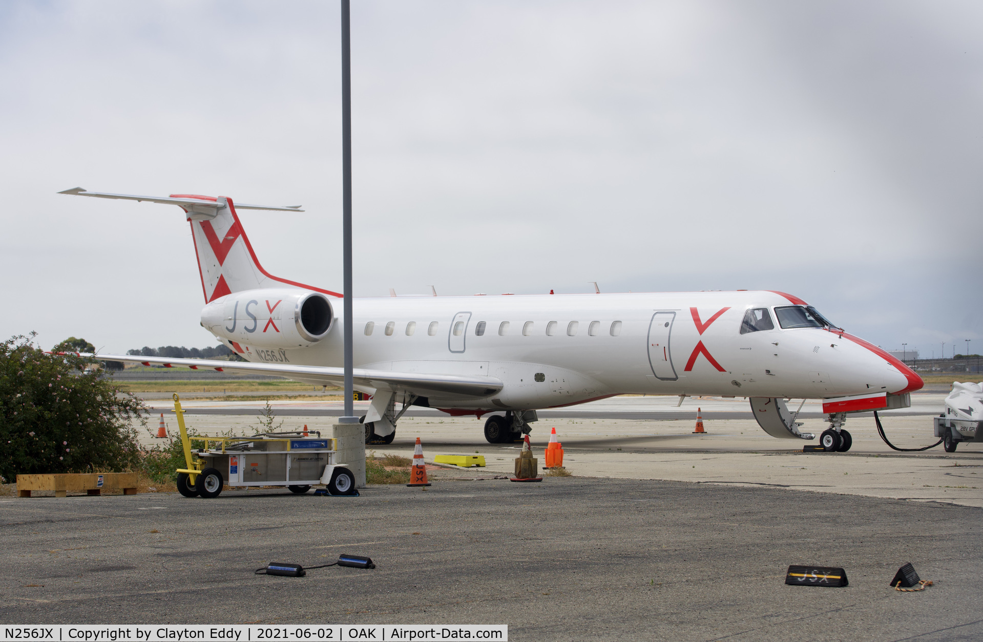 N256JX, 2000 Embraer ERJ-135LR (EMB-135LR) C/N 145211, Oakland airport in California 2021.