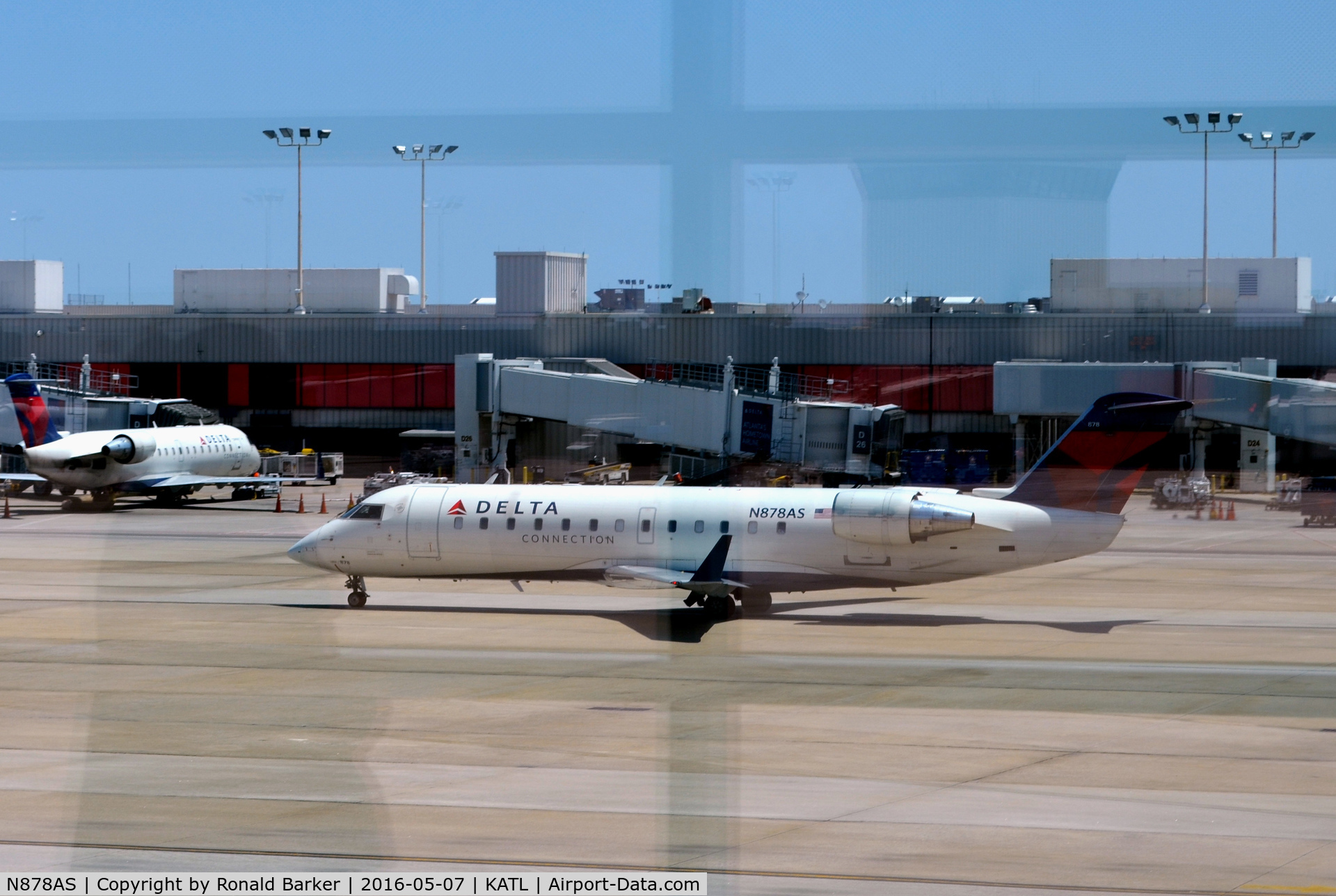 N878AS, 2002 Bombardier CRJ-200ER (CL-600-2B19) C/N 7590, Taxi Atlanta