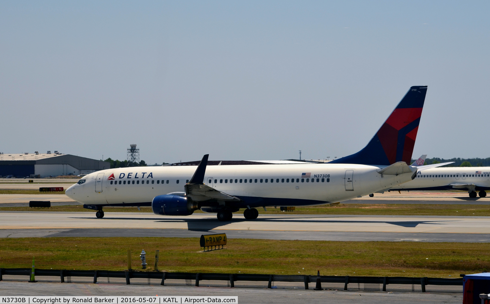 N3730B, 2000 Boeing 737-832 C/N 30538, Taxi to takeoff Atlanta