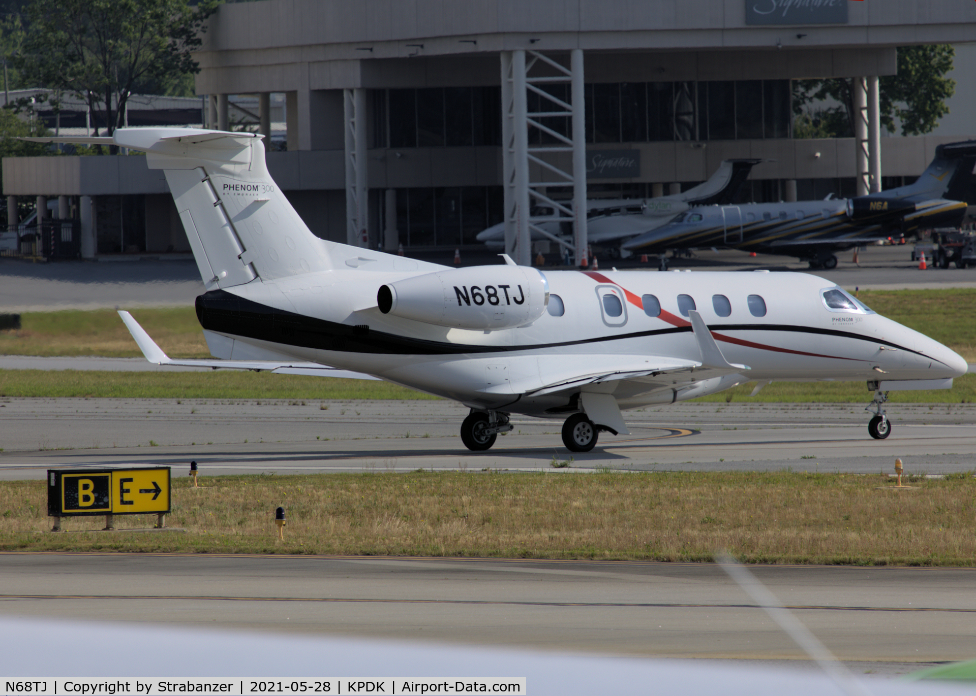 N68TJ, 2015 Embraer EMB 505 Phenom 300 C/N 50500246, Taxiing out for a flight to St Simons Island (KSSI)